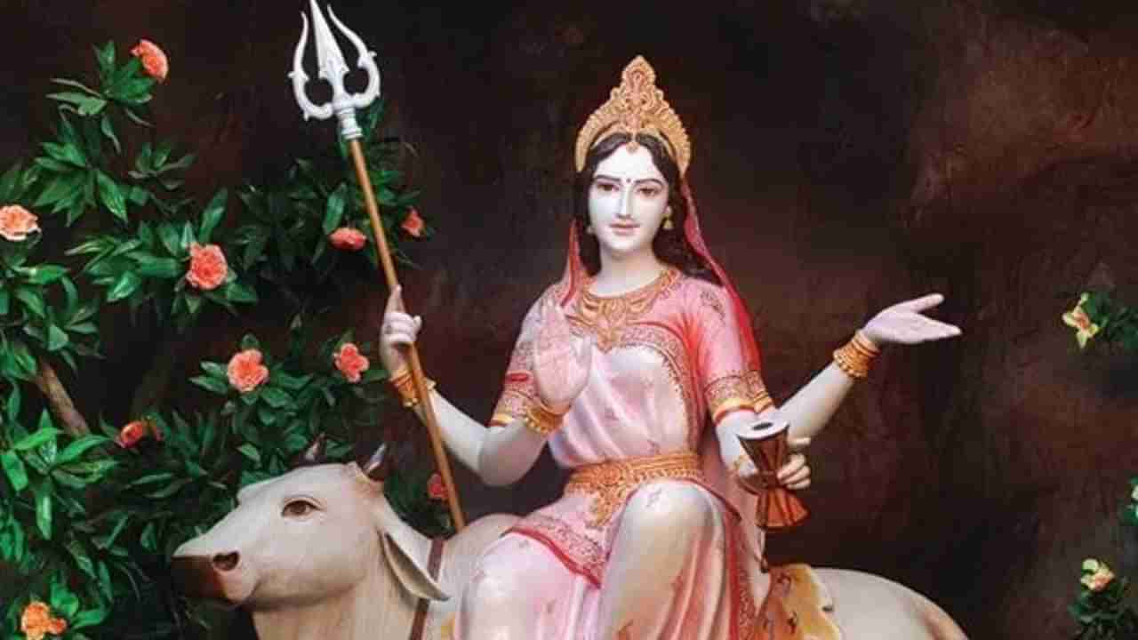 Devi Mahagauri Avtar: ನವರಾತ್ರಿಯ 8ನೇ ದಿನದ ಮಹಾಗೌರಿ ಪೂಜೆ ಮಾಡುವುದು ಹೇಗೆ? ಇಲ್ಲಿವೆ ಮಂತ್ರಗಳು