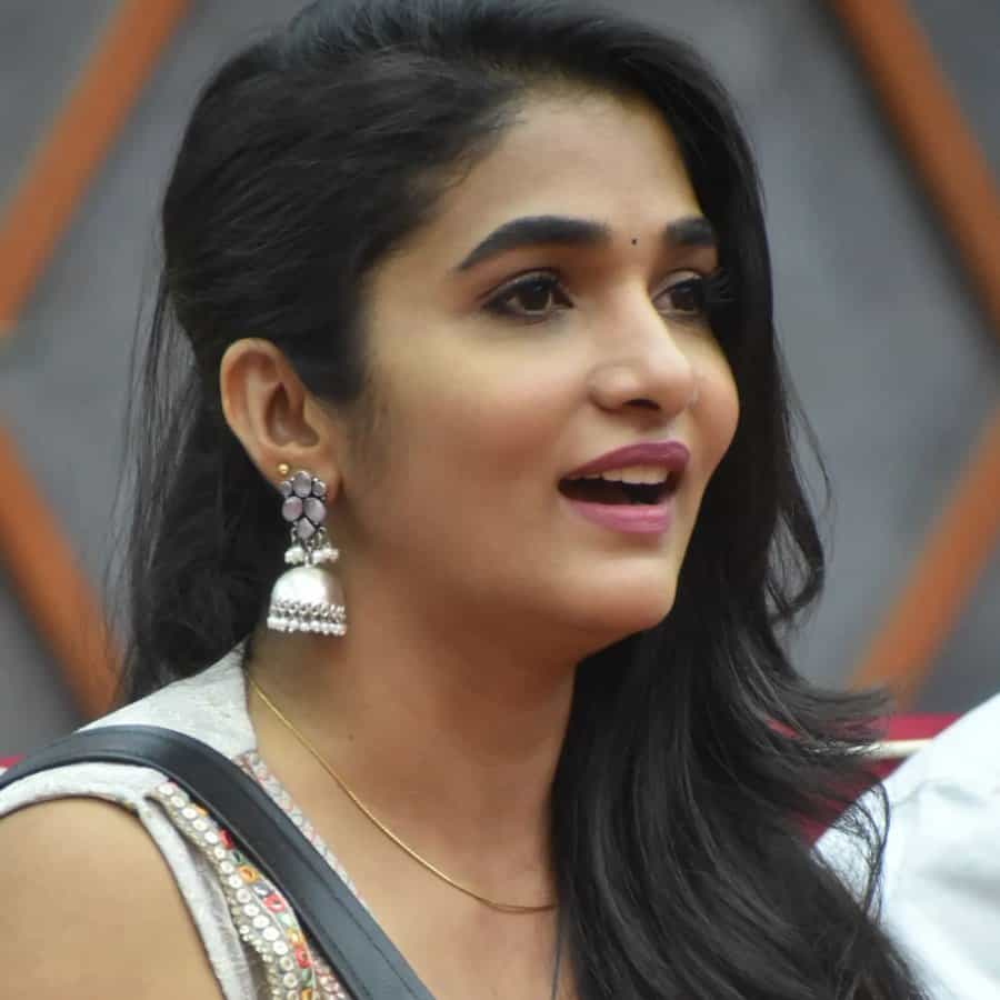 ‘ಬಿಗ್ ಬಾಸ್ ಕನ್ನಡ ಸೀಸನ್ 8’ರಲ್ಲಿ ದಿವ್ಯಾ ಉರುಡುಗ ಅವರು ಸಾಕಷ್ಟು ಗಮನ ಸೆಳೆದಿದ್ದರು. ಅವರು ಎರಡನೇ ರನ್ನರ್ಅಪ್ ಆಗಿ ಆಟ ಪೂರ್ಣಗೊಳಿಸಿದ್ದರು. ಈ ಸೀಸನ್ಗೆ ಮರಳಿ ಬಂದಿದ್ದಾರೆ.