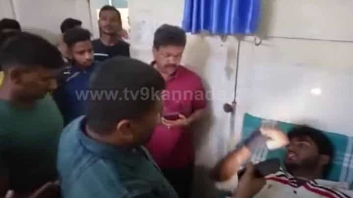 ಎಮ್ ಪಿ ರೇಣುಕಾಚಾರ್ಯ ಆಪ್ತ ಸಹಾಯಕನ ಮೇಲೆ ಅಪರಿಚಿತ ದುಷ್ಕರ್ಮಿಗಳಿಂದ ಹಲ್ಲೆ, ಆಸ್ಪತ್ರೆಗೆ ದಾಖಲು ಎಮ್ ಪಿ ರೇಣುಕಾಚಾರ್ಯ ಆಪ್ತ ಸಹಾಯಕನ ಮೇಲೆ ಅಪರಿಚಿತ ದುಷ್ಕರ್ಮಿಗಳಿಂದ ಹಲ್ಲೆ, ಆಸ್ಪತ್ರೆಗೆ ದಾಖಲು