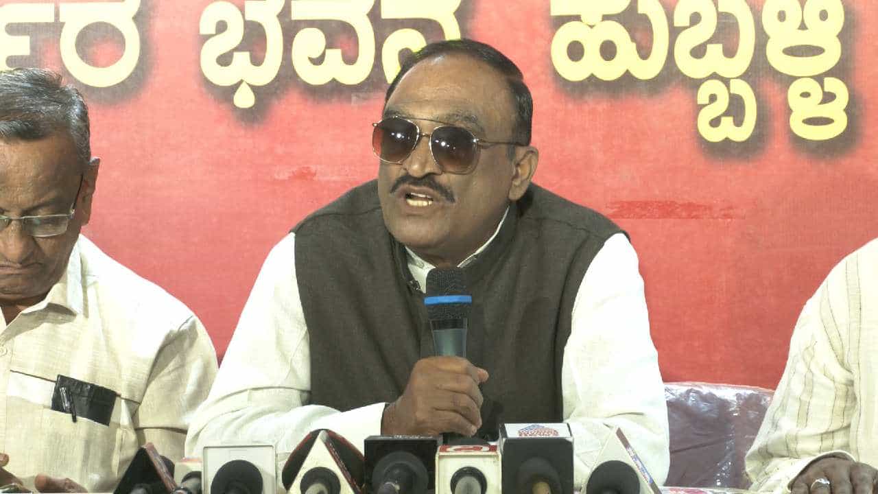 ಮೀಸಲಾತಿಗಾಗಿ ಜಯಮೃತ್ಯುಂಜಯ ಶ್ರೀ ನಡೆಸುತ್ತಿರುವ ಹೋರಾಟಕ್ಕೆ ಮಾಜಿ MLC ವಿರೋಧ ಮೀಸಲಾತಿಗಾಗಿ ಜಯಮೃತ್ಯುಂಜಯ ಶ್ರೀ ನಡೆಸುತ್ತಿರುವ ಹೋರಾಟಕ್ಕೆ ಮಾಜಿ MLC ವಿರೋಧ