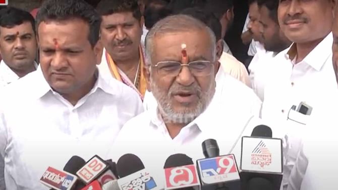 ನಾನು ಪುನಃ ಚಾಮುಂಡೇಶ್ವರಿಯಿಂದ ಸ್ಪರ್ಧಿಸುತ್ತೇನೆ, ನನ್ನ ಮಗನಿಗೆ ಹುಣಸೂರು ಕ್ಷೇತ್ರ ಸೂಚಿಸಿದ್ದಾರೆ: ಜಿಟಿ ದೇವೇಗೌಡ ನಾನು ಪುನಃ ಚಾಮುಂಡೇಶ್ವರಿಯಿಂದ ಸ್ಪರ್ಧಿಸುತ್ತೇನೆ, ನನ್ನ ಮಗನಿಗೆ ಹುಣಸೂರು ಕ್ಷೇತ್ರ ಸೂಚಿಸಿದ್ದಾರೆ: ಜಿಟಿ ದೇವೇಗೌಡ