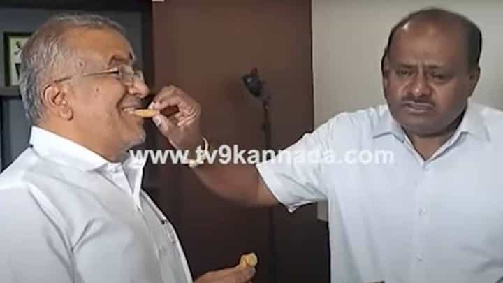 ಮರೆತೇಹೋಗಿದ್ದ ಬೆಂಗಳೂರಿನ ಜೆಡಿ(ಎಸ್) ಕಚೇರಿಗೆ ಕೊನೆಗೂ ಬಂದುಬಿಟ್ಟರು ಜಿಟಿ ದೇವೇಗೌಡ! ಮರೆತೇಹೋಗಿದ್ದ ಬೆಂಗಳೂರಿನ ಜೆಡಿ(ಎಸ್) ಕಚೇರಿಗೆ ಕೊನೆಗೂ ಬಂದುಬಿಟ್ಟರು ಜಿಟಿ ದೇವೇಗೌಡ!