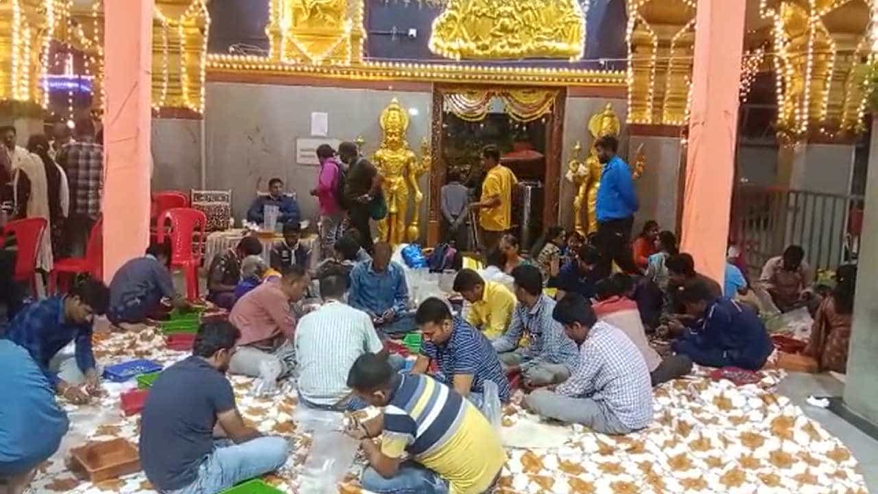 ಸತತ 12 ಗಂಟೆಗಳಿಂದ ನಡೆದ ಹಾಸನಾಂಬೆ ಹುಂಡಿ ಎಣಿಕೆ ಕಾರ್ಯ ಅಂತ್ಯ: ಕೋಟಿ-ಕೋಟಿ ಆದಾಯ ಸಂಗ್ರಹ ಸತತ 12 ಗಂಟೆಗಳಿಂದ ನಡೆದ ಹಾಸನಾಂಬೆ ಹುಂಡಿ ಎಣಿಕೆ ಕಾರ್ಯ ಅಂತ್ಯ: ಕೋಟಿ-ಕೋಟಿ ಆದಾಯ ಸಂಗ್ರಹ
