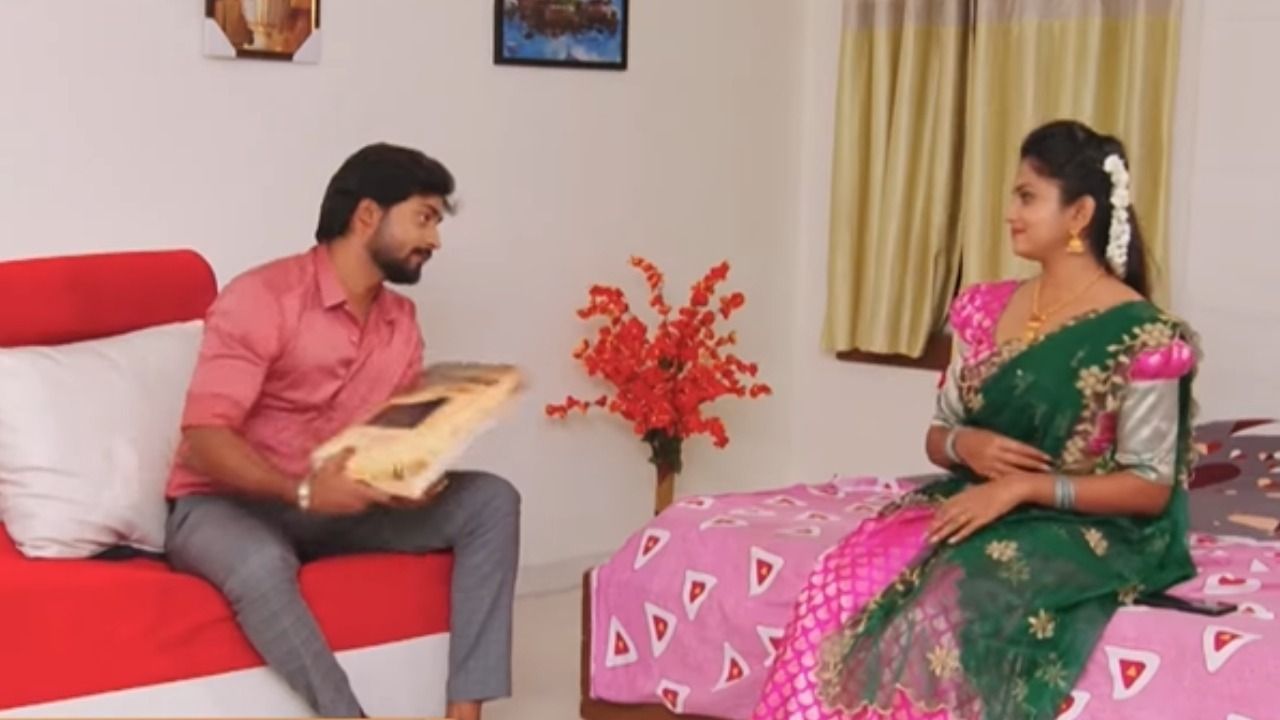 ಹೊಂಗನಸು: ಜಗತಿ ಆಸೆ ಈಡೇರಿಸಿದ ವಸೂಧರಾ; ಅಮ್ಮ ಕೊಟ್ಟ ಉಡುಗೊರೆ ಎಂದು ರಿಷಿಗೆ ಗೊತ್ತಾಯ್ತಾ? ಹೊಂಗನಸು: ಜಗತಿ ಆಸೆ ಈಡೇರಿಸಿದ ವಸೂಧರಾ; ಅಮ್ಮ ಕೊಟ್ಟ ಉಡುಗೊರೆ ಎಂದು ರಿಷಿಗೆ ಗೊತ್ತಾಯ್ತಾ?