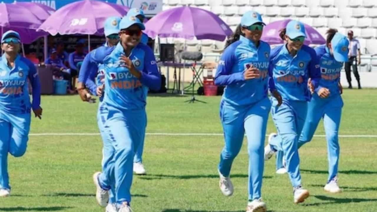 Asia Cup Semi Final: ಹರ್ಮನ್ ಪಡೆಗೆ ಸುಲಭ ತುತ್ತಾದ ಥಾಯ್ಲೆಂಡ್; ಏಷ್ಯಾಕಪ್ ಫೈನಲ್ಗೇರಿದ ಭಾರತ..! Asia Cup Semi Final: ಹರ್ಮನ್ ಪಡೆಗೆ ಸುಲಭ ತುತ್ತಾದ ಥಾಯ್ಲೆಂಡ್; ಏಷ್ಯಾಕಪ್ ಫೈನಲ್ಗೇರಿದ ಭಾರತ..!