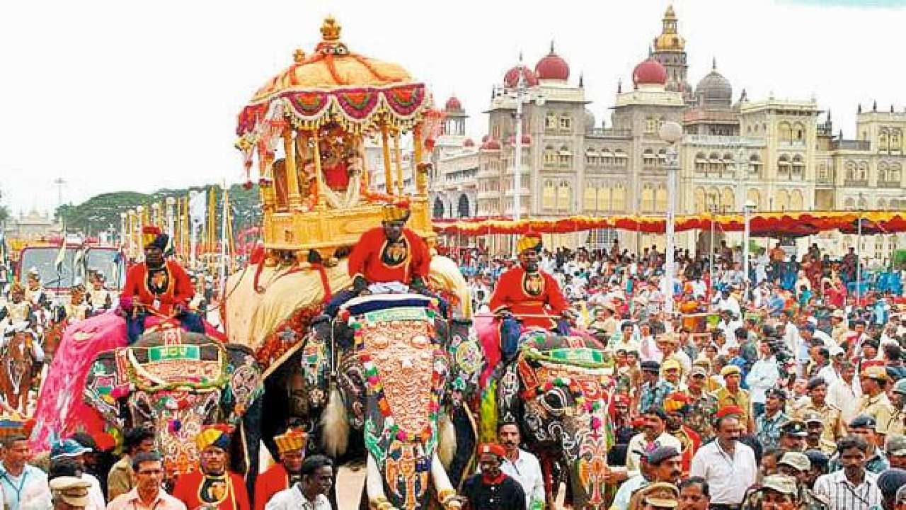 ಮೈಸೂರು ದಸರಾ 2022: ಶುಭ ಮೀನ ಲಗ್ನದಲ್ಲಿ ನಾಳೆ ಜಂಬೂ ಸವಾರಿ ಮೈಸೂರು ದಸರಾ 2022: ಶುಭ ಮೀನ ಲಗ್ನದಲ್ಲಿ ನಾಳೆ ಜಂಬೂ ಸವಾರಿ