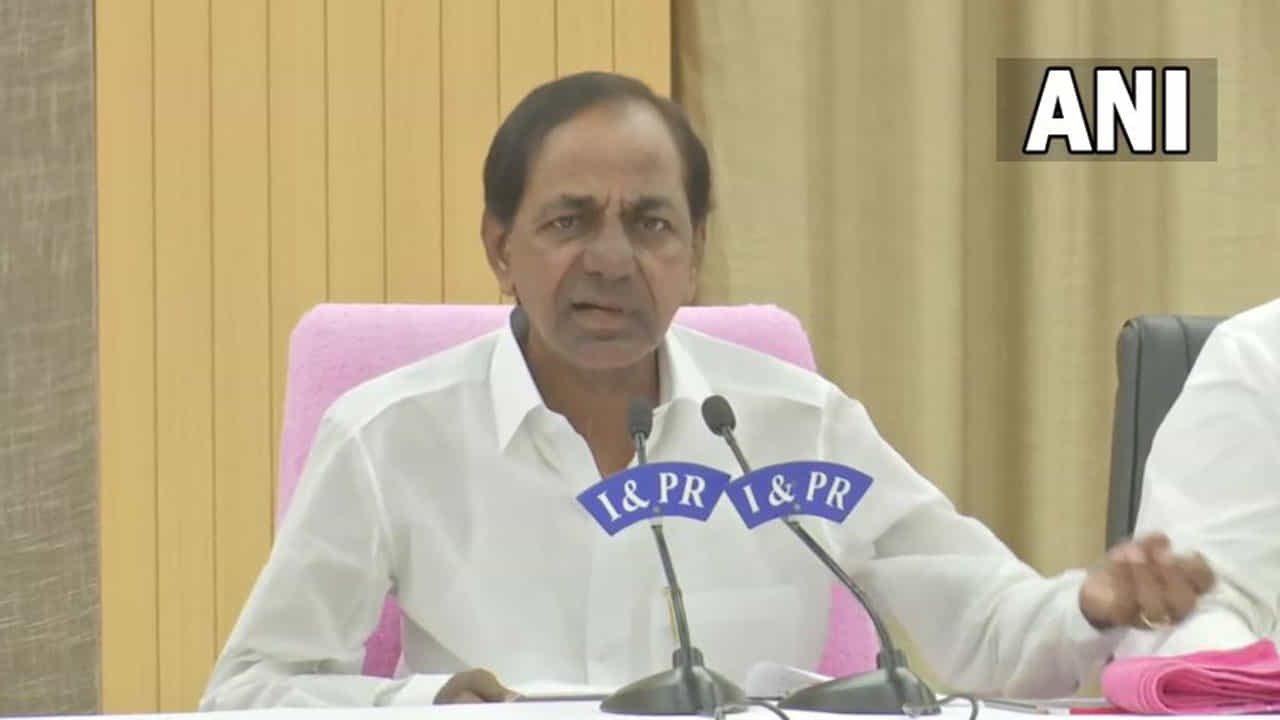 ತೆಲಂಗಾಣ ಶಾಸಕರ ಖರೀದಿಗೆ ಬಿಜೆಪಿ ಯತ್ನ ಆರೋಪ ಪ್ರಕರಣ ಸಿಬಿಐಗೆ ವರ್ಗಾಯಿಸಿದ ಹೈಕೋರ್ಟ್; ಕೆಸಿಆರ್ಗೆ ಹಿನ್ನಡೆ ತೆಲಂಗಾಣ ಶಾಸಕರ ಖರೀದಿಗೆ ಬಿಜೆಪಿ ಯತ್ನ ಆರೋಪ ಪ್ರಕರಣ ಸಿಬಿಐಗೆ ವರ್ಗಾಯಿಸಿದ ಹೈಕೋರ್ಟ್; ಕೆಸಿಆರ್ಗೆ ಹಿನ್ನಡೆ