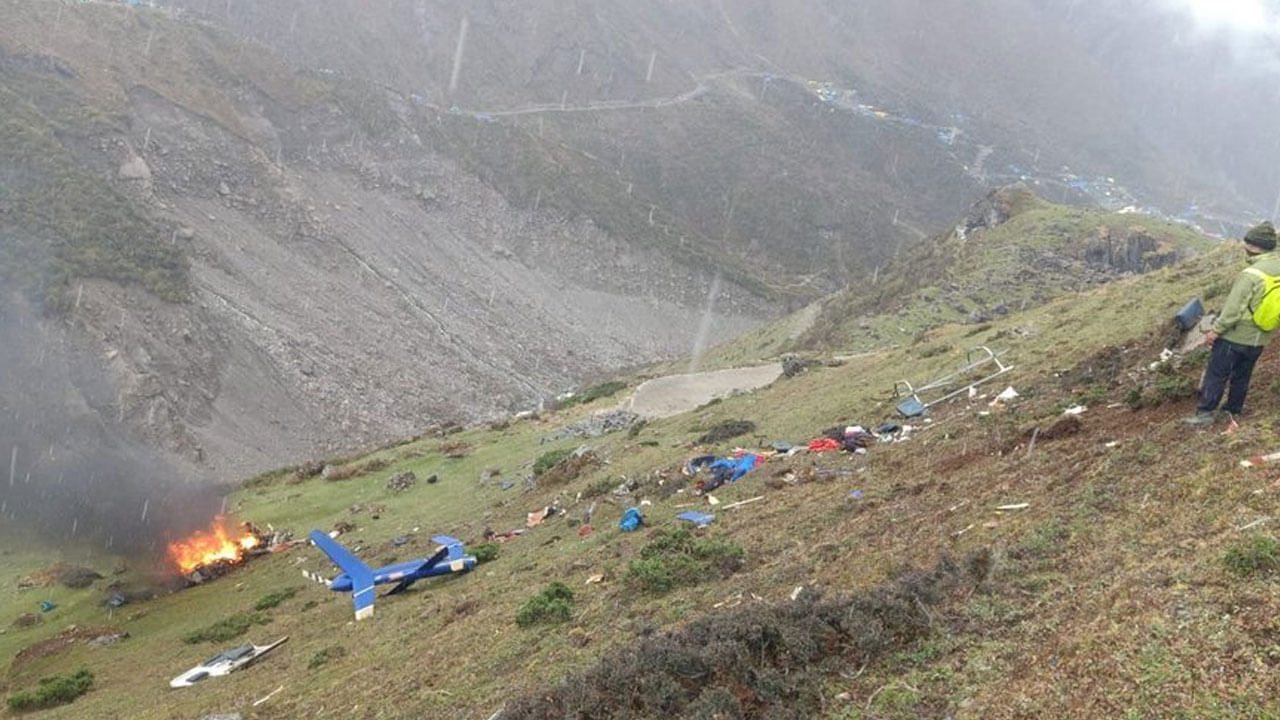 Helicopter Crash in Kedarnath: ಕೇದಾರನಾಥ ಬಳಿ ಹೆಲಿಕಾಪ್ಟರ್​ ಪತನ; 7 ಮಂದಿ ದುರ್ಮರಣ