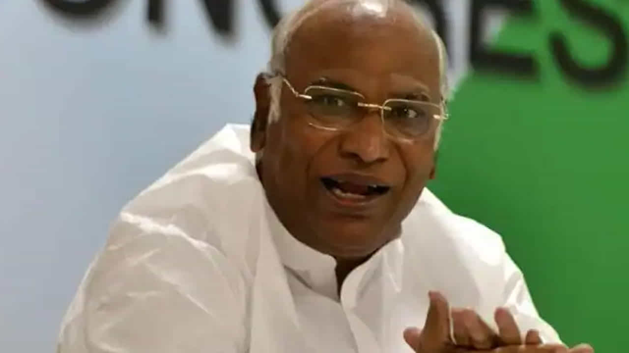 10 ರಿಂದ 10ಕ್ಕೆ ಕಾಂಗ್ರೆಸ್ ಅಧಿಕಾರ ವರ್ಗಾವಣೆ. 'ನಂ -10’ ಕಾಂಗ್ರೆಸ್ ಗೇಮ್ ಚೇಂಜರ್ ನಿವಾಸದ ಗುಟ್ಟೇನು? 10 ರಿಂದ 10ಕ್ಕೆ ಕಾಂಗ್ರೆಸ್ ಅಧಿಕಾರ ವರ್ಗಾವಣೆ. 'ನಂ -10’ ಕಾಂಗ್ರೆಸ್ ಗೇಮ್ ಚೇಂಜರ್ ನಿವಾಸದ ಗುಟ್ಟೇನು?