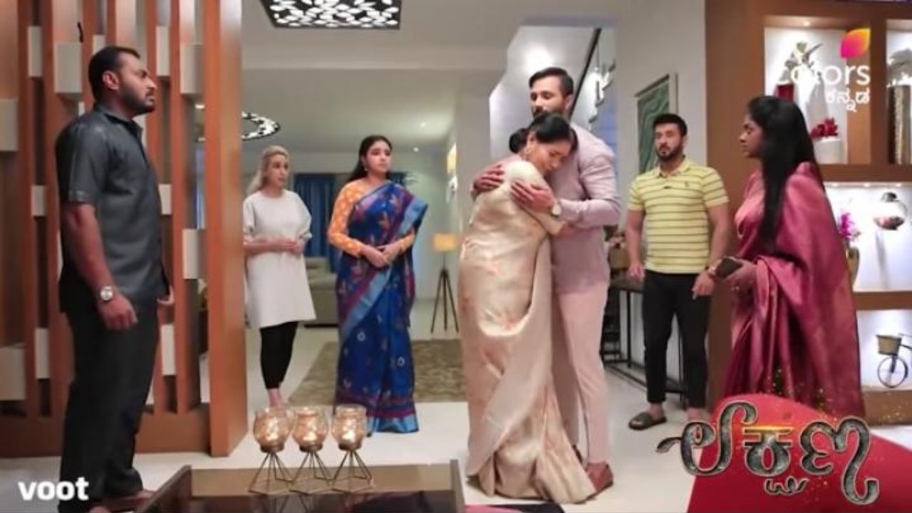 Lakshana Serial: ಮಗನನ್ನು ಕಳೆದುಕೊಳ್ಳುವ ಭೀತಿಯಲ್ಲಿದ್ದಾಳೆ ಶಕುಂತಳಾದೇವಿ, ಭಾರ್ಗವಿ ಆಟಕ್ಕೆ ನಕ್ಷತ್ರ ಸಂಸಾರದಲ್ಲಿ ಬಿರುಗಾಳಿ Lakshana Serial: ಮಗನನ್ನು ಕಳೆದುಕೊಳ್ಳುವ ಭೀತಿಯಲ್ಲಿದ್ದಾಳೆ ಶಕುಂತಳಾದೇವಿ, ಭಾರ್ಗವಿ ಆಟಕ್ಕೆ ನಕ್ಷತ್ರ ಸಂಸಾರದಲ್ಲಿ ಬಿರುಗಾಳಿ