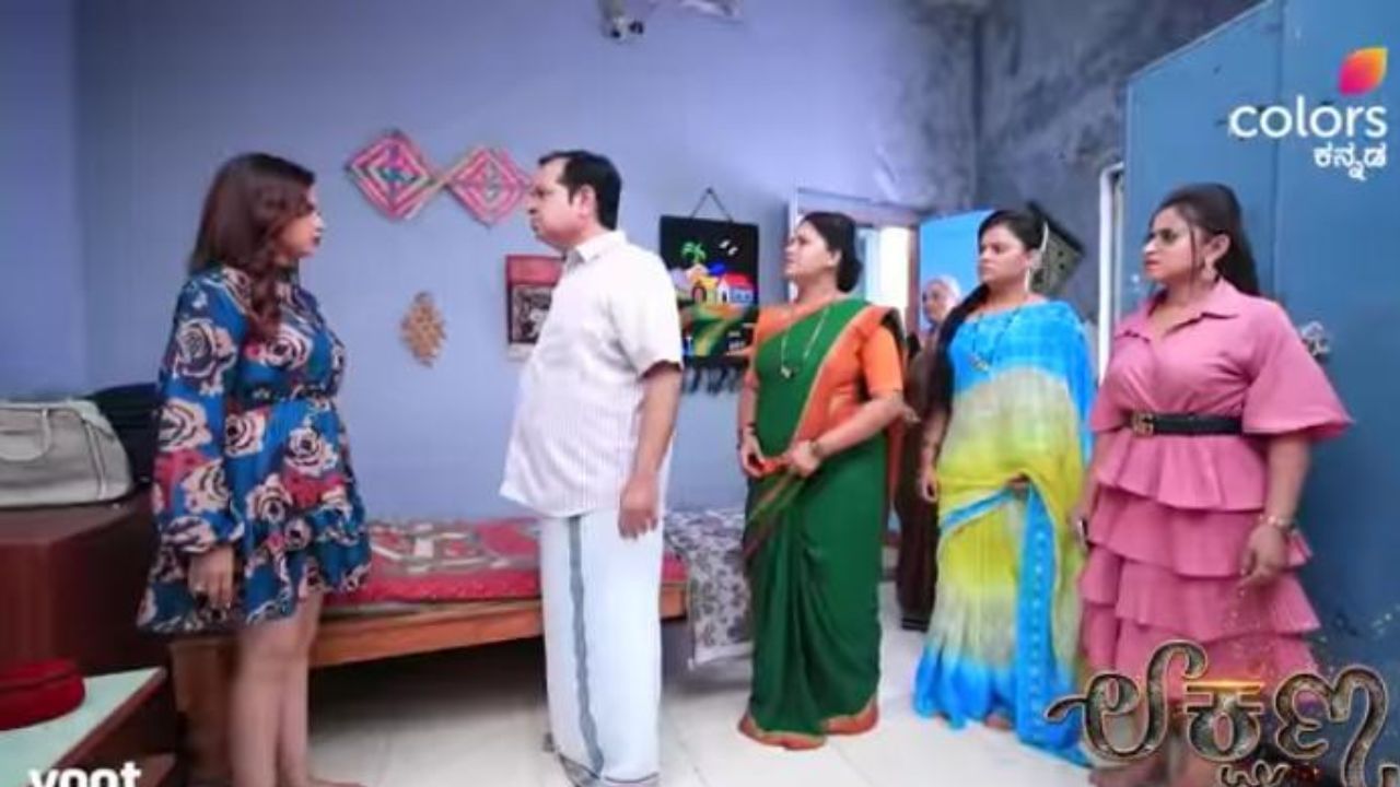 Lakshana Serial: ತಂದೆಗೂ ಬೇಡವಾದ ಮುದ್ದಿನ ಮಗಳು, ಶ್ವೇತಾಳ ದುರಹಂಕಾರಕ್ಕೆ ತಕ್ಕ ಶಾಸ್ತಿಯಾಗುತ್ತಿದೆ Lakshana Serial: ತಂದೆಗೂ ಬೇಡವಾದ ಮುದ್ದಿನ ಮಗಳು, ಶ್ವೇತಾಳ ದುರಹಂಕಾರಕ್ಕೆ ತಕ್ಕ ಶಾಸ್ತಿಯಾಗುತ್ತಿದೆ