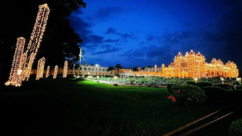 ಚಾಮುಂಡಿ ಬೆಟ್ಟದ ಅಲಂಕಾರಕ್ಕೆ ಬಳಸಲಾಗಿದೆ 1.5ಲಕ್ಷಕ್ಕೂ ಹೆಚ್ಚು ಬಲ್ಬ್ಗಳು