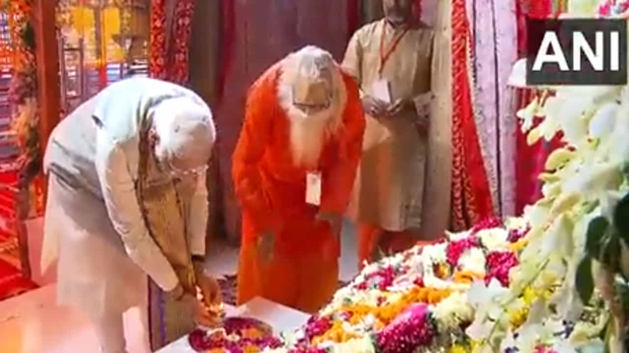 Ayodhya Deepotsav ಅಯೋಧ್ಯೆ ರಾಮಮಂದಿರದಲ್ಲಿ ನರೇಂದ್ರ ಮೋದಿ ಪ್ರಾರ್ಥನೆ, ದೀಪೋತ್ಸವದಲ್ಲಿ ಭಾಗಿ Ayodhya Deepotsav ಅಯೋಧ್ಯೆ ರಾಮಮಂದಿರದಲ್ಲಿ ನರೇಂದ್ರ ಮೋದಿ ಪ್ರಾರ್ಥನೆ, ದೀಪೋತ್ಸವದಲ್ಲಿ ಭಾಗಿ