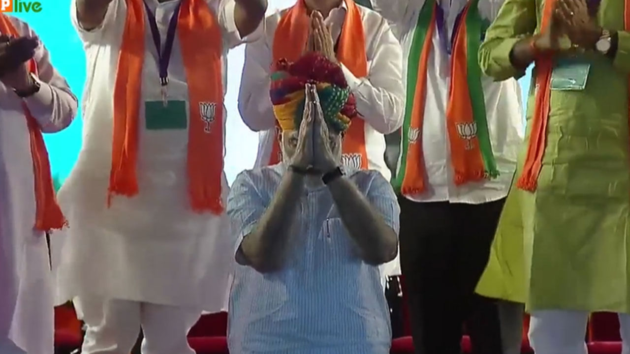 ನನಗಿಂತಲೂ ಹೆಚ್ಚು ವಿನಮ್ರ ಎಂದು ತೋರಿಸಲು ಮೋದಿ ಮಂಡಿಯೂರಿ ನಮಸ್ಕರಿಸಿದ್ದಾರೆ: ಅಶೋಕ್ ಗೆಹ್ಲೋಟ್ ನನಗಿಂತಲೂ ಹೆಚ್ಚು ವಿನಮ್ರ ಎಂದು ತೋರಿಸಲು ಮೋದಿ ಮಂಡಿಯೂರಿ ನಮಸ್ಕರಿಸಿದ್ದಾರೆ: ಅಶೋಕ್ ಗೆಹ್ಲೋಟ್