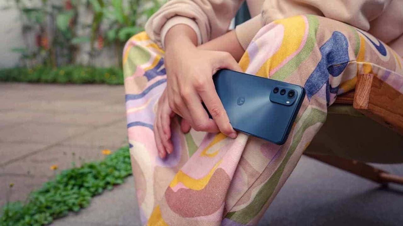 Moto E32: 50MP ಕ್ಯಾಮೆರಾ, 5,000mAh ಬ್ಯಾಟರಿ: ಮೋಟೋ E32 ಸ್ಮಾರ್ಟ್ಫೋನ್ ಬಿಡುಗಡೆ: ಇದರ ಬೆಲೆ ಕೇವಲ 10,499 ರೂ. Moto E32: 50MP ಕ್ಯಾಮೆರಾ, 5,000mAh ಬ್ಯಾಟರಿ: ಮೋಟೋ E32 ಸ್ಮಾರ್ಟ್ಫೋನ್ ಬಿಡುಗಡೆ: ಇದರ ಬೆಲೆ ಕೇವಲ 10,499 ರೂ.