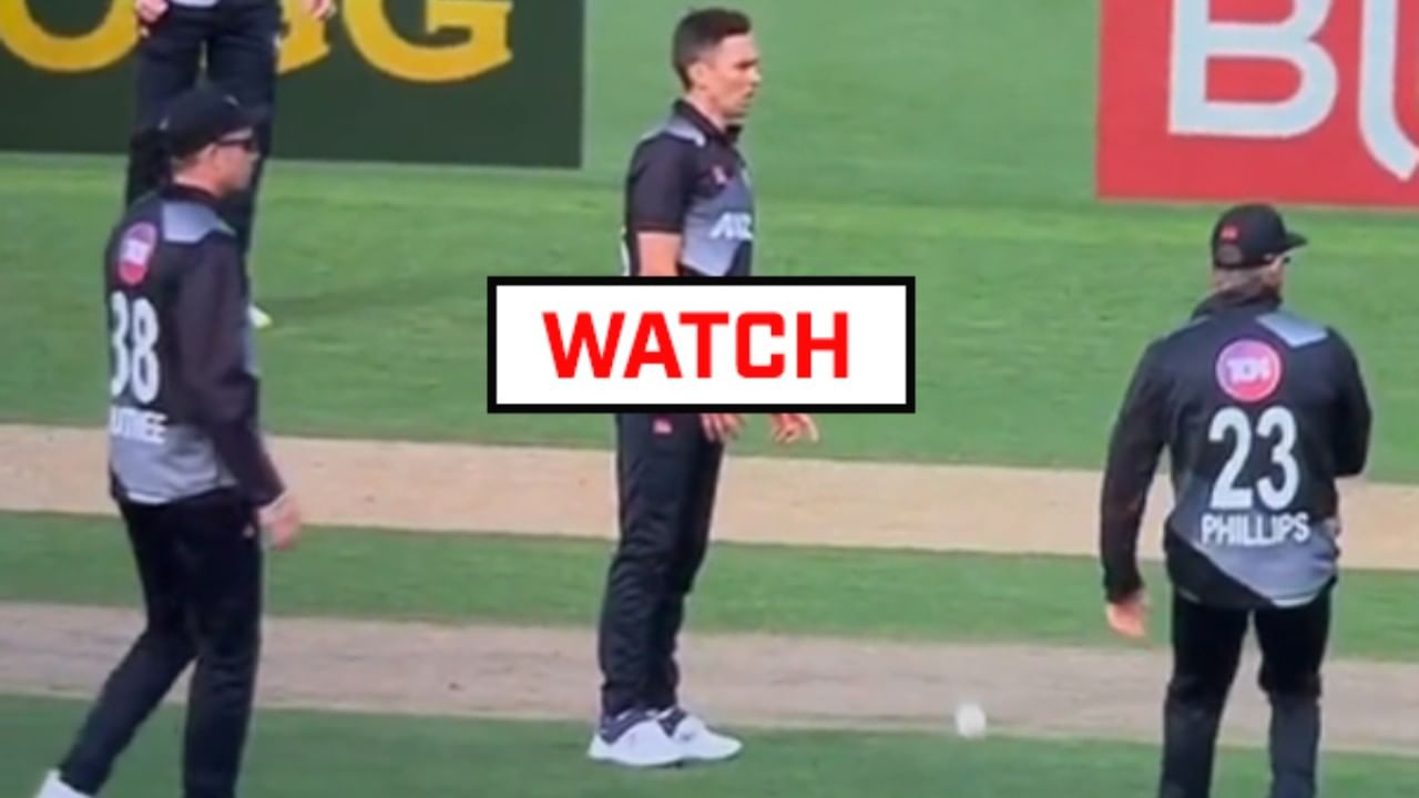 NZ vs BAN: ಒಂದು ಕ್ಯಾಚ್ಗಾಗಿ ಓಡಿದ ನಾಲ್ವರು ಫೀಲ್ಡರ್ಸ್; ಕೊನೆಗೆ ಮುಖ ಮುಖ ನೋಡುತ್ತ ನಿಂತರು; ವಿಡಿಯೋ NZ vs BAN: ಒಂದು ಕ್ಯಾಚ್ಗಾಗಿ ಓಡಿದ ನಾಲ್ವರು ಫೀಲ್ಡರ್ಸ್; ಕೊನೆಗೆ ಮುಖ ಮುಖ ನೋಡುತ್ತ ನಿಂತರು; ವಿಡಿಯೋ