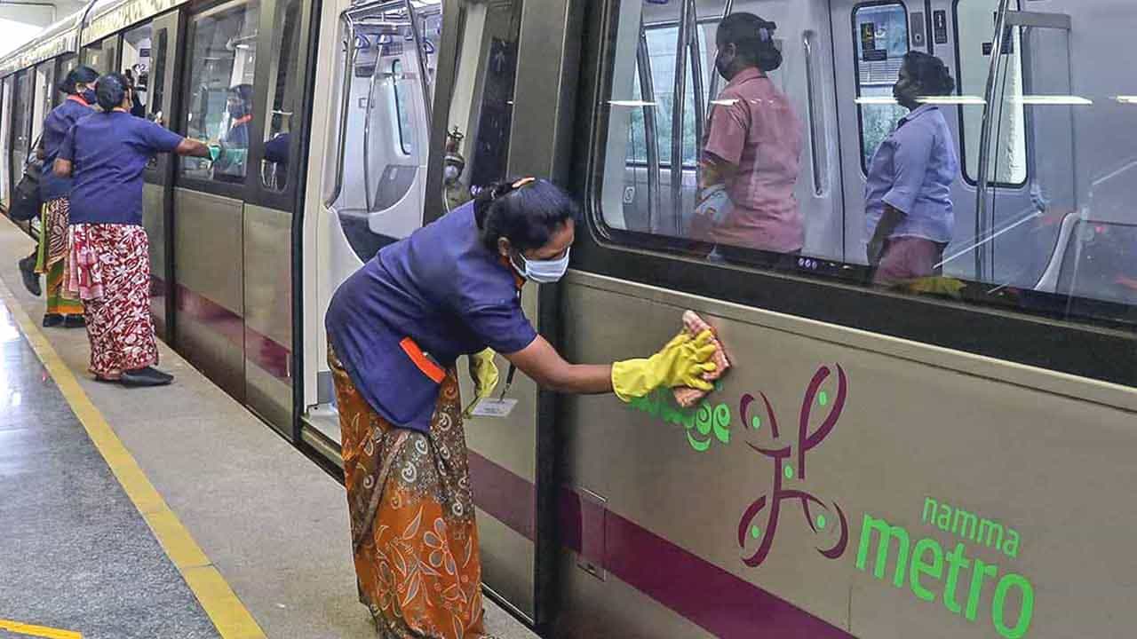Namma Metro: ಮೆಟ್ರೋ ಇಳಿದವರು ಸರಾಗವಾಗಿ ಕಚೇರಿ ತಲುಪಿ; ಪ್ರತ್ಯೇಕ ಪಾದಚಾರಿ ರಸ್ತೆ ನಿರ್ಮಿಸಿಕೊಳ್ಳಲು ಐಟಿ ಕಂಪನಿಗಳಿಗೆ ಹೊಸ ಆಫರ್