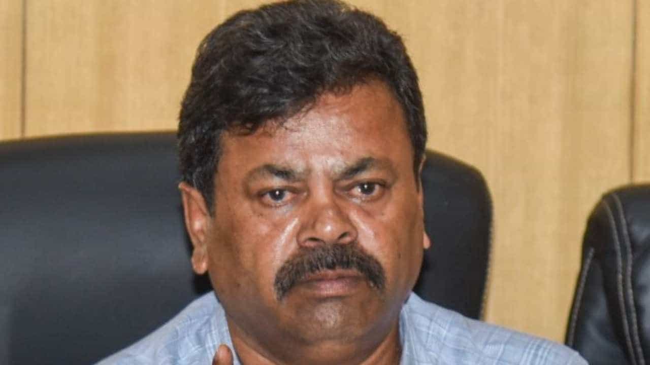 ಆರ್ಎಸ್ಎಸ್ ಕಾರ್ಯಕರ್ತರ ಮೇಲಿನ ಹಲ್ಲೆ ಖಂಡಿಸಿ, ಶಾಸಕ ಎಂಪಿ ರೇಣುಕಾಚಾರ್ಯ ಕಿಡಿ ಆರ್ಎಸ್ಎಸ್ ಕಾರ್ಯಕರ್ತರ ಮೇಲಿನ ಹಲ್ಲೆ ಖಂಡಿಸಿ, ಶಾಸಕ ಎಂಪಿ ರೇಣುಕಾಚಾರ್ಯ ಕಿಡಿ