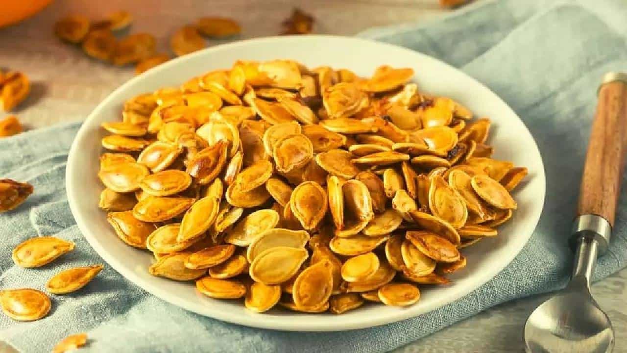 Pumpkin Seeds:ಕುಂಬಳಕಾಯಿ ಬೀಜದಲ್ಲಿದೆ ಆರೋಗ್ಯದ ಗುಟ್ಟು ಇಲ್ಲಿದೆ ತಜ್ಞರ ಸಲಹೆ Pumpkin Seeds:ಕುಂಬಳಕಾಯಿ ಬೀಜದಲ್ಲಿದೆ ಆರೋಗ್ಯದ ಗುಟ್ಟು ಇಲ್ಲಿದೆ ತಜ್ಞರ ಸಲಹೆ