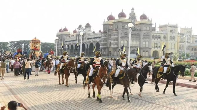 Mysore Dasara 2022: ಇಂದು ಮೈಸೂರಿನಲ್ಲಿ ವಿವಿಧ ಸ್ಪರ್ಧೆ, ಸಾಂಸ್ಕೃತಿಕ ಕಾರ್ಯಕ್ರಮಗಳ ಆಯೋಜನೆ Mysore Dasara 2022: ಇಂದು ಮೈಸೂರಿನಲ್ಲಿ ವಿವಿಧ ಸ್ಪರ್ಧೆ, ಸಾಂಸ್ಕೃತಿಕ ಕಾರ್ಯಕ್ರಮಗಳ ಆಯೋಜನೆ