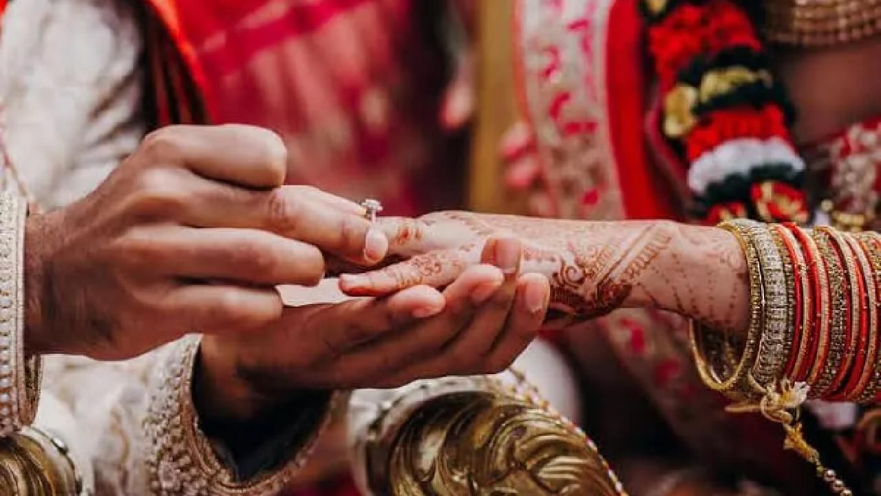 Matrimonial: ಡೇಟಿಂಗ್ ಆ್ಯಪ್ಗಳ ವಿರುದ್ಧ ಜಿದ್ದಿಗೆ ಬಿದ್ದ ಮ್ಯಾಟ್ರಿಮೋನಿಯಲ್ ವೆಬೈಸೈಟ್ಗಳು Matrimonial: ಡೇಟಿಂಗ್ ಆ್ಯಪ್ಗಳ ವಿರುದ್ಧ ಜಿದ್ದಿಗೆ ಬಿದ್ದ ಮ್ಯಾಟ್ರಿಮೋನಿಯಲ್ ವೆಬೈಸೈಟ್ಗಳು