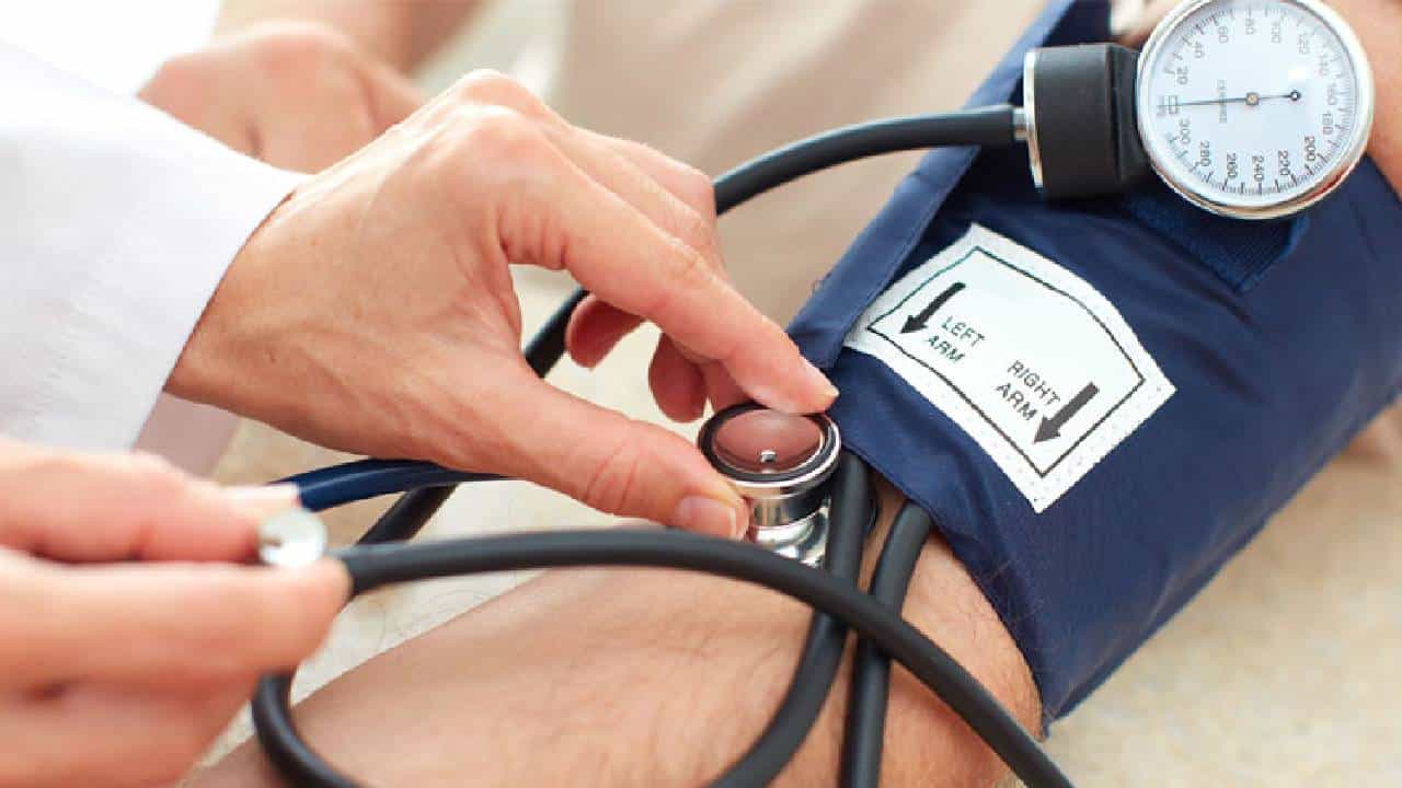 Blood Pressure: ನಿಮ್ಮ ಆಹಾರದಲ್ಲಿ ಈ ಪದಾರ್ಥಗಳನ್ನು ಸೇರಿಸಿ, ಅಧಿಕ ರಕ್ತದೊತ್ತಡವನ್ನು ಕಡಿಮೆ ಮಾಡಿ Blood Pressure: ನಿಮ್ಮ ಆಹಾರದಲ್ಲಿ ಈ ಪದಾರ್ಥಗಳನ್ನು ಸೇರಿಸಿ, ಅಧಿಕ ರಕ್ತದೊತ್ತಡವನ್ನು ಕಡಿಮೆ ಮಾಡಿ