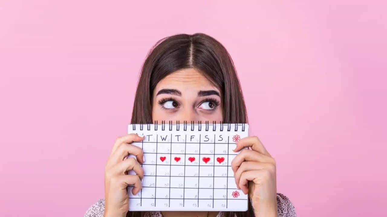 Periods: ಮುಟ್ಟಿನ ಸಮಯದಲ್ಲಿ ಯಾವ ರೀತಿಯ ಆಹಾರವನ್ನು ತಿನ್ನಬೇಕು, ತಿನ್ನಬಾರದು ಇಲ್ಲಿದೆ ಮಾಹಿತಿ Periods: ಮುಟ್ಟಿನ ಸಮಯದಲ್ಲಿ ಯಾವ ರೀತಿಯ ಆಹಾರವನ್ನು ತಿನ್ನಬೇಕು, ತಿನ್ನಬಾರದು ಇಲ್ಲಿದೆ ಮಾಹಿತಿ