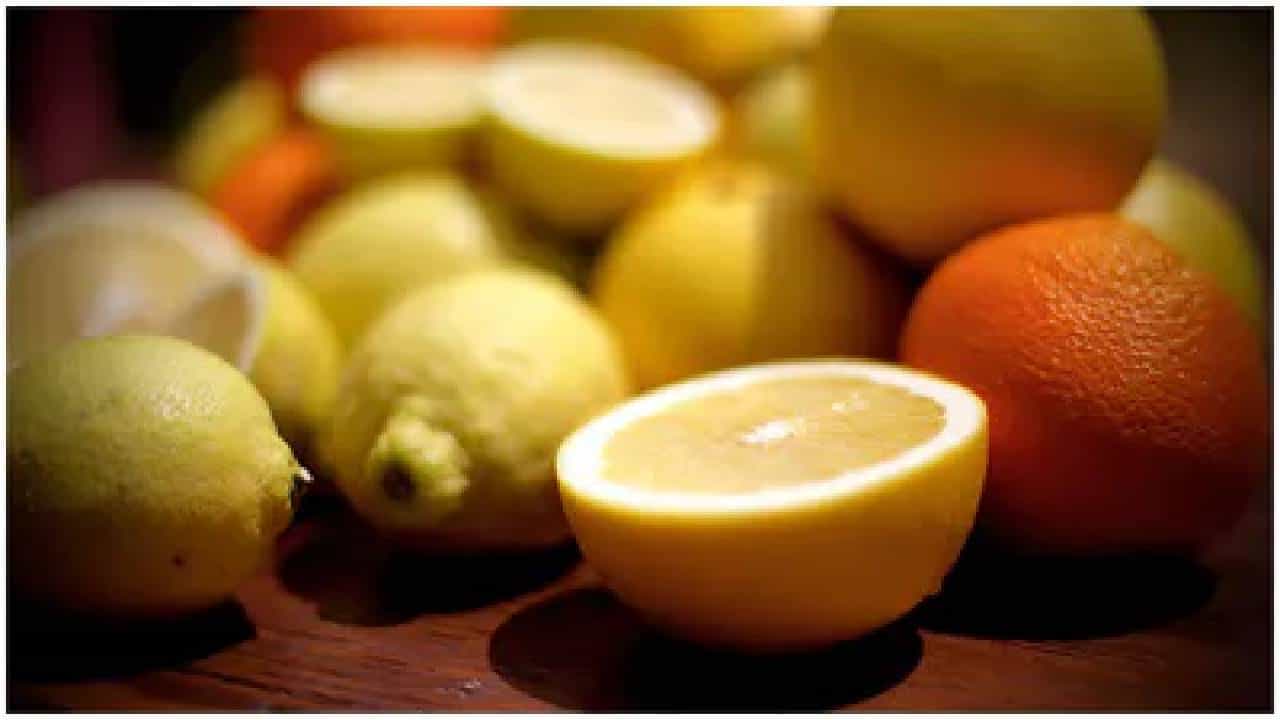 Weight Loss: ನಿಂಬೆ ಸಿಪ್ಪೆಯ ಮೂಲಕವೂ ತೂಕ ಕಳೆದುಕೊಳ್ಳಬಹುದು, ಸೇವನೆ ಹೇಗೆ? Weight Loss: ನಿಂಬೆ ಸಿಪ್ಪೆಯ ಮೂಲಕವೂ ತೂಕ ಕಳೆದುಕೊಳ್ಳಬಹುದು, ಸೇವನೆ ಹೇಗೆ?