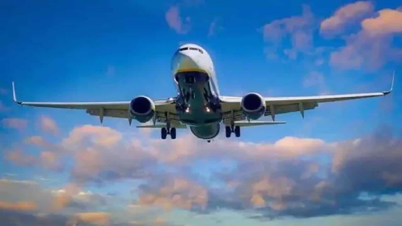 Flight: ವಿಮಾನದಲ್ಲಿ ಹಾರಾಡುವಾಗ ಈ ತಪ್ಪನ್ನು ಮಾಡಬೇಡಿ, ಸಮಸ್ಯೆ ಎದುರಾದೀತು