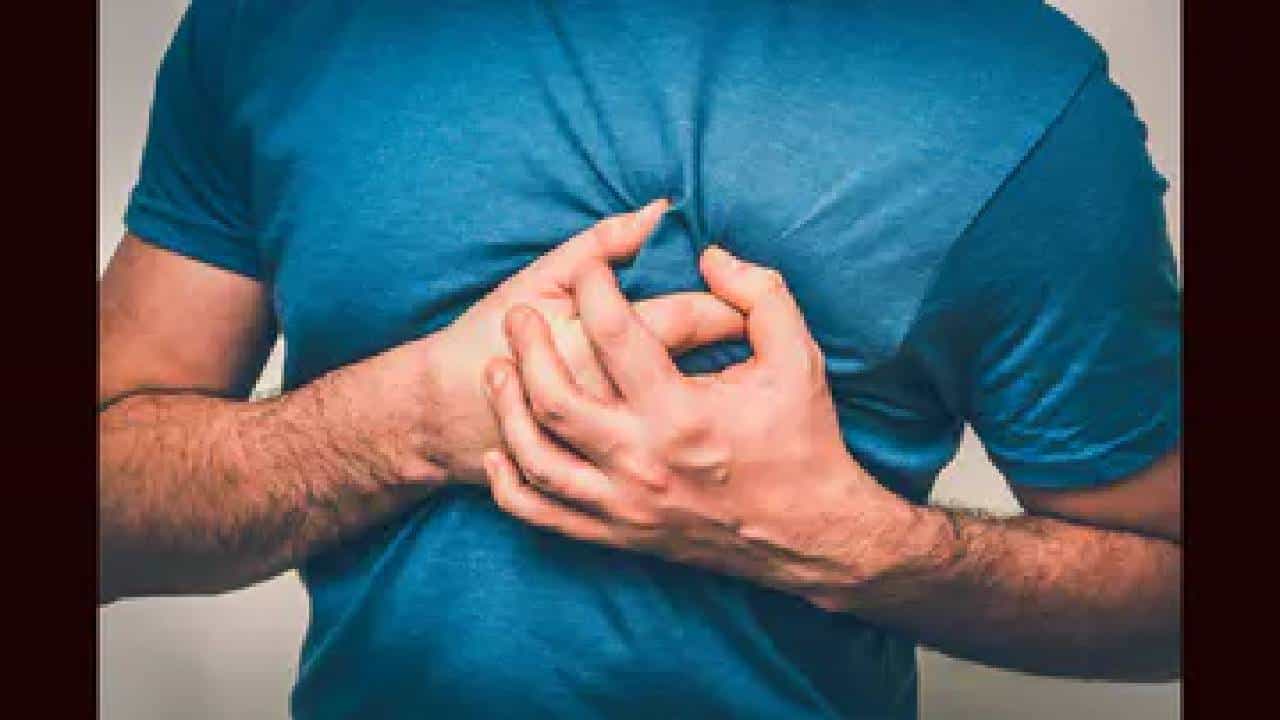 Heart Problem: ನಿಮ್ಮ ಹೃದಯ ಅಪಾಯದಲ್ಲಿದೆ ಎಂದು ಸೂಚಿಸುವ ಈ 4 ಚಿಹ್ನೆಗಳ ಬಗ್ಗೆ ಎಚ್ಚರವಿರಲಿ Heart Problem: ನಿಮ್ಮ ಹೃದಯ ಅಪಾಯದಲ್ಲಿದೆ ಎಂದು ಸೂಚಿಸುವ ಈ 4 ಚಿಹ್ನೆಗಳ ಬಗ್ಗೆ ಎಚ್ಚರವಿರಲಿ