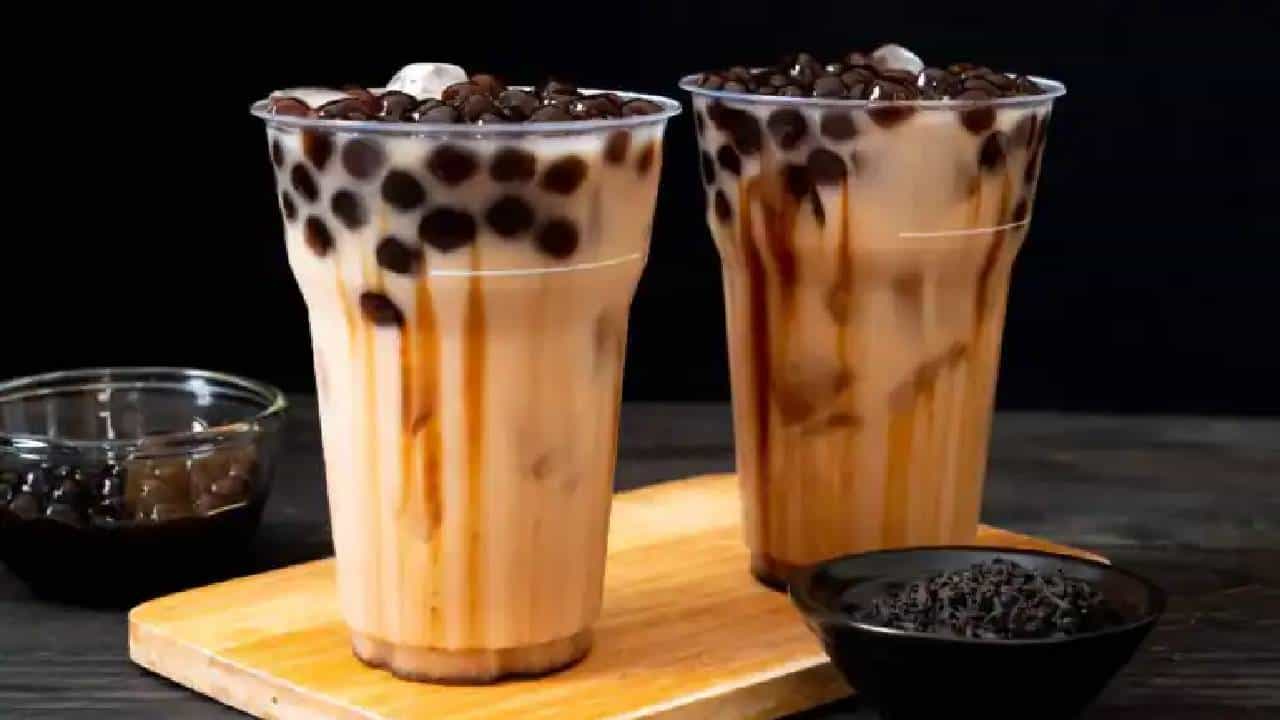 Bubble Tea: ಬಬಲ್ ಟೀ ಸೇವನೆಯು ನಿಮ್ಮ ಆರೋಗ್ಯಕ್ಕೆ ಉತ್ತಮವೇ ಅಥವಾ ಮಾರಕವೇ? Bubble Tea: ಬಬಲ್ ಟೀ ಸೇವನೆಯು ನಿಮ್ಮ ಆರೋಗ್ಯಕ್ಕೆ ಉತ್ತಮವೇ ಅಥವಾ ಮಾರಕವೇ?