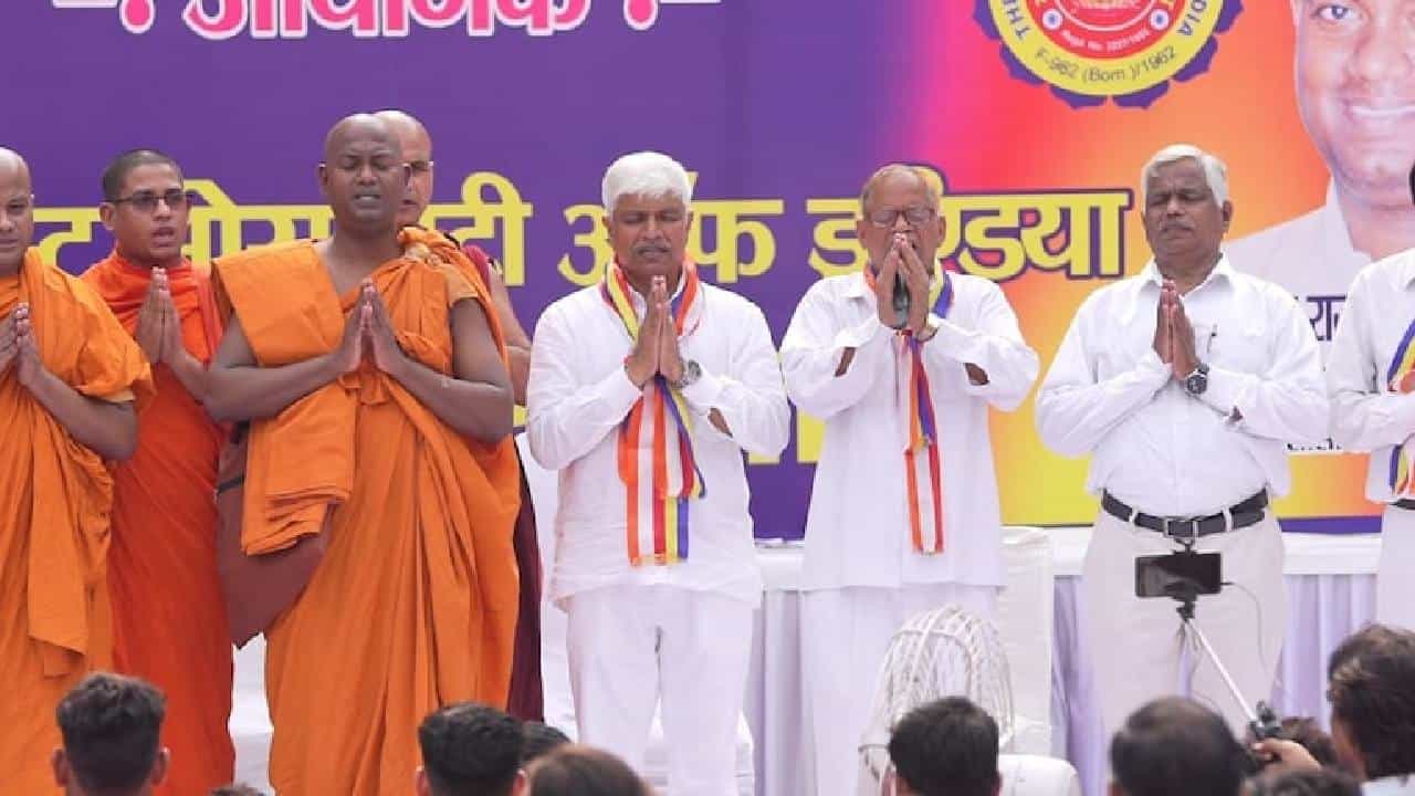 Viral Video: ಹಿಂದೂ ದೇವರನ್ನು ಪೂಜಿಸುವುದಿಲ್ಲ; ಸಾಮೂಹಿಕ ಮತಾಂತರ ಸಭೆಯಲ್ಲಿ ಪಾಲ್ಗೊಂಡು ಪ್ರತಿಜ್ಞೆ ಮಾಡಿದ ಆಪ್ ಸಚಿವ Viral Video: ಹಿಂದೂ ದೇವರನ್ನು ಪೂಜಿಸುವುದಿಲ್ಲ; ಸಾಮೂಹಿಕ ಮತಾಂತರ ಸಭೆಯಲ್ಲಿ ಪಾಲ್ಗೊಂಡು ಪ್ರತಿಜ್ಞೆ ಮಾಡಿದ ಆಪ್ ಸಚಿವ