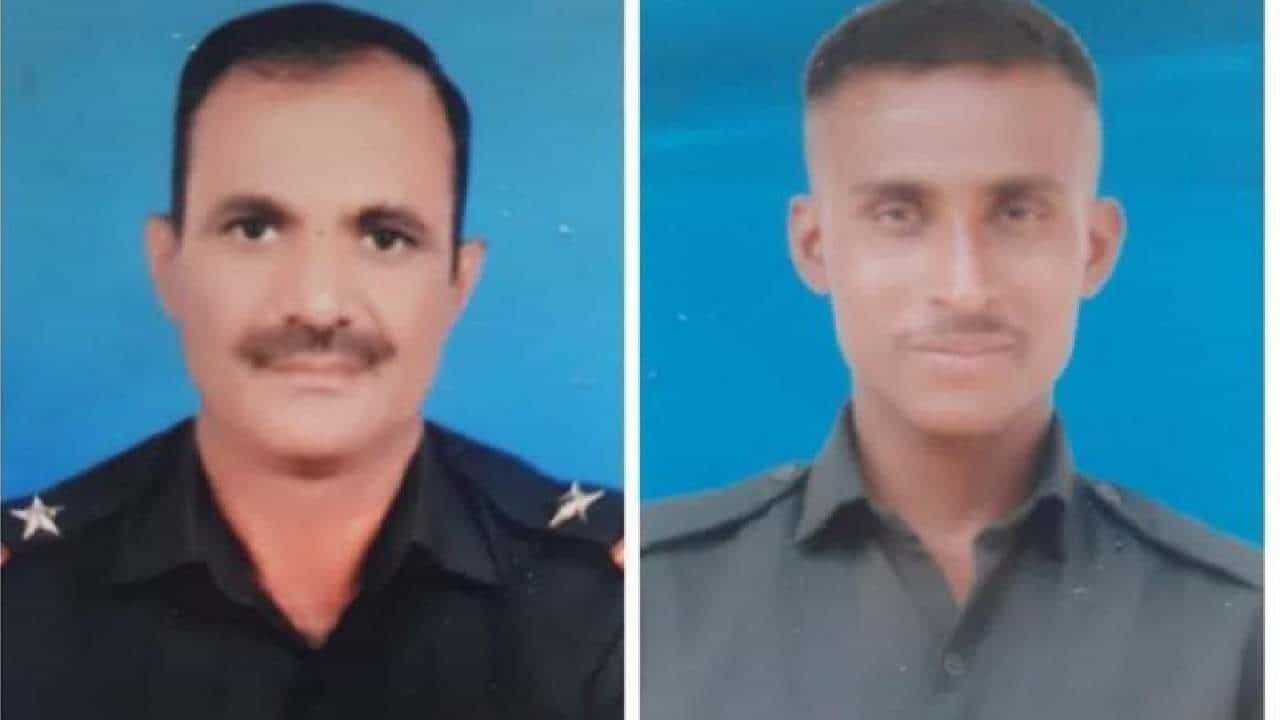 ಉತ್ತರ ಪ್ರದೇಶದ ಝಾನ್ಸಿ ಬಳಿ ಟ್ಯಾಂಕರ್ನ ಬ್ಯಾರೆಲ್ ಸ್ಫೋಟ; ಇಬ್ಬರು ಯೋಧರು ಸಾವು, ಒಬ್ಬರಿಗೆ ಗಾಯ ಉತ್ತರ ಪ್ರದೇಶದ ಝಾನ್ಸಿ ಬಳಿ ಟ್ಯಾಂಕರ್ನ ಬ್ಯಾರೆಲ್ ಸ್ಫೋಟ; ಇಬ್ಬರು ಯೋಧರು ಸಾವು, ಒಬ್ಬರಿಗೆ ಗಾಯ