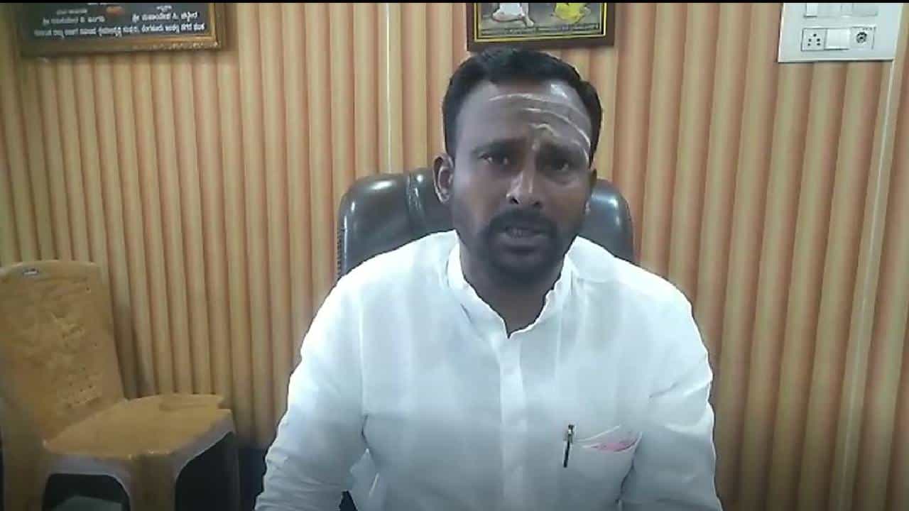 ಮೀಸಲಾತಿ ನೀಡದಿದ್ದರೆ ಮಾಡು ಇಲ್ಲವೆ ಮಡಿ ಹೋರಾಟ: ವಿಜಯಾನಂದ ಕಾಶಪ್ಪನವರ್ ಮೀಸಲಾತಿ ನೀಡದಿದ್ದರೆ ಮಾಡು ಇಲ್ಲವೆ ಮಡಿ ಹೋರಾಟ: ವಿಜಯಾನಂದ ಕಾಶಪ್ಪನವರ್