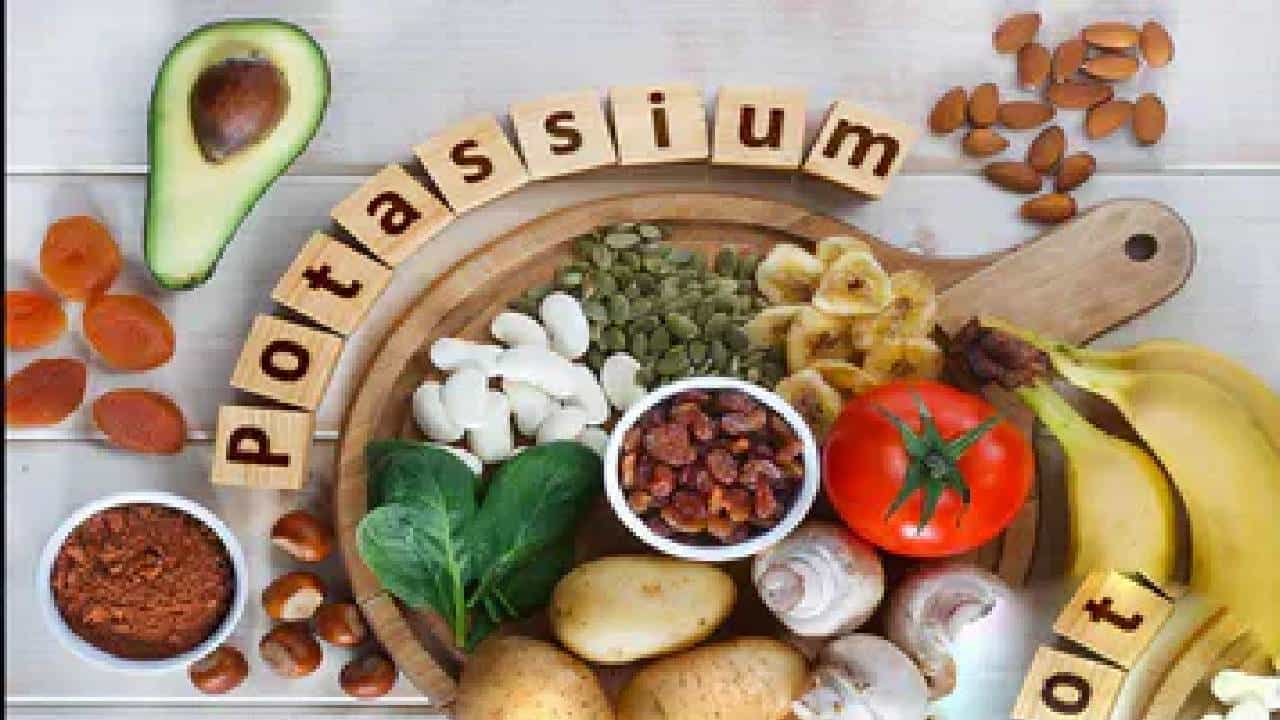 Potassium: ನೀವು ಸ್ನಾಯುಸೆಳೆತದಿಂದ ಬಳಲುತ್ತಿದ್ದೀರಾ, ಪೊಟ್ಯಾಸಿಯಂ ಕೊರತೆ ಇರಬಹುದು Potassium: ನೀವು ಸ್ನಾಯುಸೆಳೆತದಿಂದ ಬಳಲುತ್ತಿದ್ದೀರಾ, ಪೊಟ್ಯಾಸಿಯಂ ಕೊರತೆ ಇರಬಹುದು
