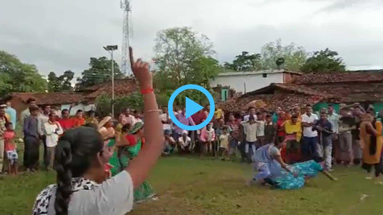Viral Video: ಸೀರೆ ಉಟ್ಟು ಕಬಡ್ಡಿ ಆಡಿದ ಮಹಿಳೆಯರು Viral Video: ಸೀರೆ ಉಟ್ಟು ಕಬಡ್ಡಿ ಆಡಿದ ಮಹಿಳೆಯರು