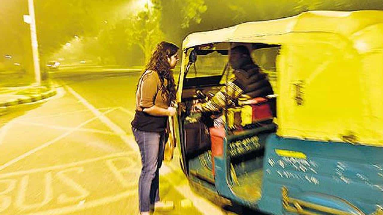 Women Safety: ಆಟೋ, ಕ್ಯಾಬ್ ಚಾಲಕರು ತಪ್ಪು ದಾರಿಯಲ್ಲಿ ನಿಮ್ಮನ್ನು ಕರೆದೊಯ್ಯುತ್ತಿದ್ದರೆ ಗಾಬರಿಯಾಗಬೇಡಿ, ಈ ಮಾರ್ಗಗಳನ್ನು ಅನುಸರಿಸಿ Women Safety: ಆಟೋ, ಕ್ಯಾಬ್ ಚಾಲಕರು ತಪ್ಪು ದಾರಿಯಲ್ಲಿ ನಿಮ್ಮನ್ನು ಕರೆದೊಯ್ಯುತ್ತಿದ್ದರೆ ಗಾಬರಿಯಾಗಬೇಡಿ, ಈ ಮಾರ್ಗಗಳನ್ನು ಅನುಸರಿಸಿ