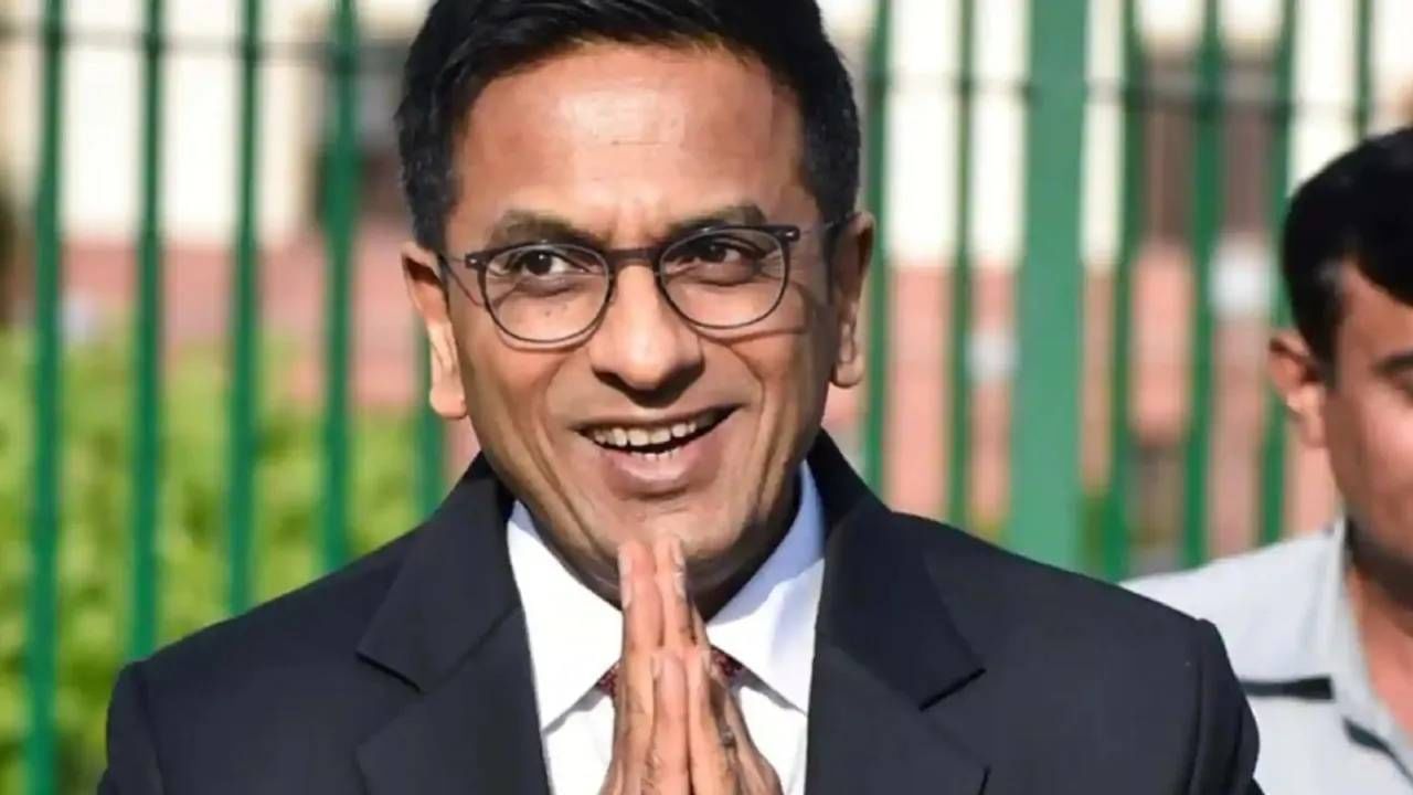 Justice DY Chandrachud Profile: ಸುಪ್ರೀಂಕೋರ್ಟ್ನ ಮುಂದಿನ ಮುಖ್ಯ ನ್ಯಾಯಮೂರ್ತಿಯಾಗಲಿರುವ ನ್ಯಾ. ಡಿವೈ ಚಂದ್ರಚೂಡ್ ವ್ಯಕ್ತಿಚಿತ್ರ Justice DY Chandrachud Profile: ಸುಪ್ರೀಂಕೋರ್ಟ್ನ ಮುಂದಿನ ಮುಖ್ಯ ನ್ಯಾಯಮೂರ್ತಿಯಾಗಲಿರುವ ನ್ಯಾ. ಡಿವೈ ಚಂದ್ರಚೂಡ್ ವ್ಯಕ್ತಿಚಿತ್ರ