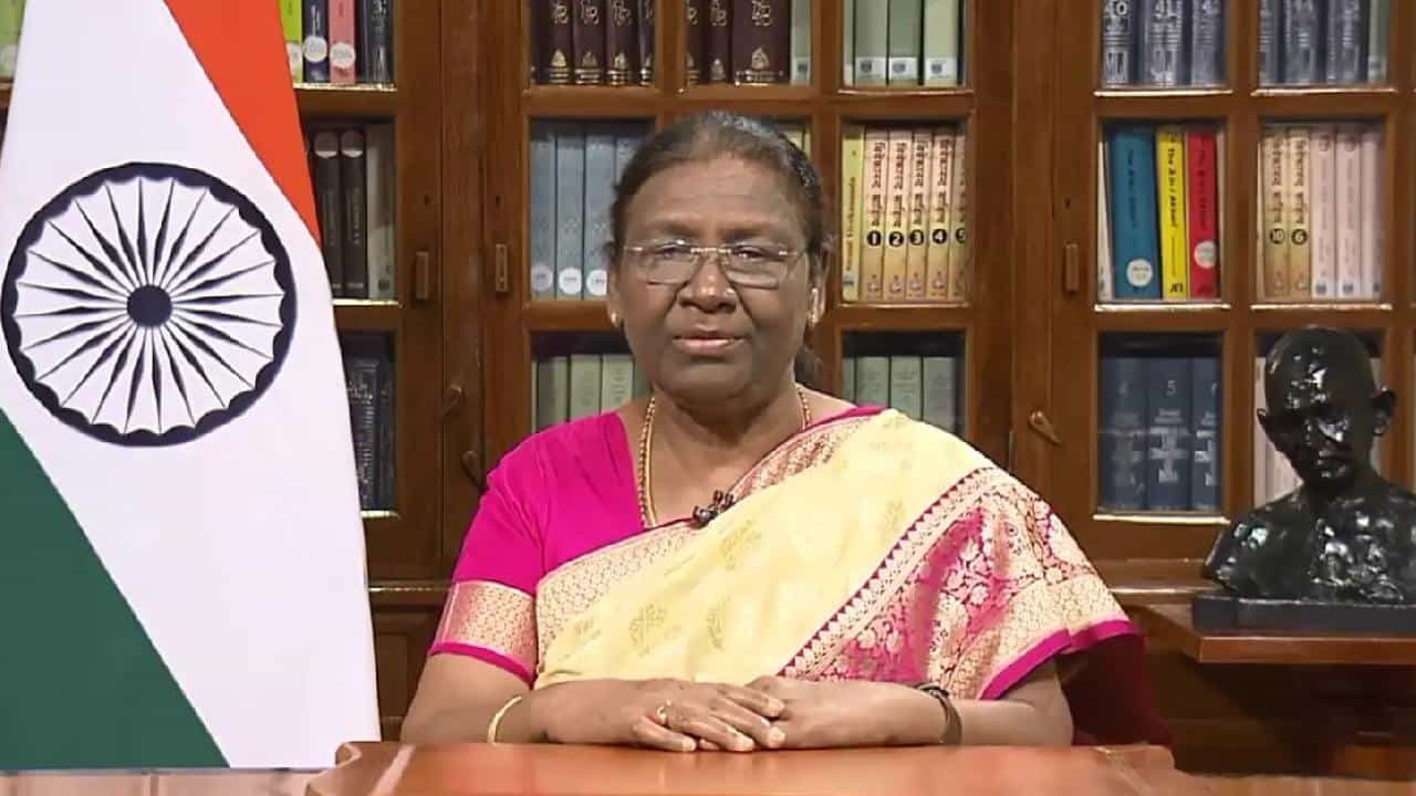 ರಾಷ್ಟ್ರಪತಿ ದ್ರೌಪದಿ ಮುರ್ಮು ಅಸ್ಸಾಂಗೆ ಭೇಟಿ, ವಿವಿಧ ಯೋಜನೆಗಳಿಗೆ ಚಾಲನೆ ರಾಷ್ಟ್ರಪತಿ ದ್ರೌಪದಿ ಮುರ್ಮು ಅಸ್ಸಾಂಗೆ ಭೇಟಿ, ವಿವಿಧ ಯೋಜನೆಗಳಿಗೆ ಚಾಲನೆ