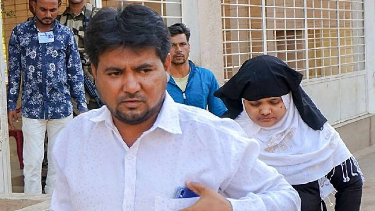 Bilkis Bano Case: ಬಿಲ್ಕಿಸ್ ಬಾನೋ ಅತ್ಯಾಚಾರ ಪ್ರಕರಣ; ಅಪರಾಧಿಗಳ ಬಿಡುಗಡೆಗೆ ಕೇಂದ್ರ ಸರ್ಕಾರ ಅನುಮತಿ Bilkis Bano Case: ಬಿಲ್ಕಿಸ್ ಬಾನೋ ಅತ್ಯಾಚಾರ ಪ್ರಕರಣ; ಅಪರಾಧಿಗಳ ಬಿಡುಗಡೆಗೆ ಕೇಂದ್ರ ಸರ್ಕಾರ ಅನುಮತಿ