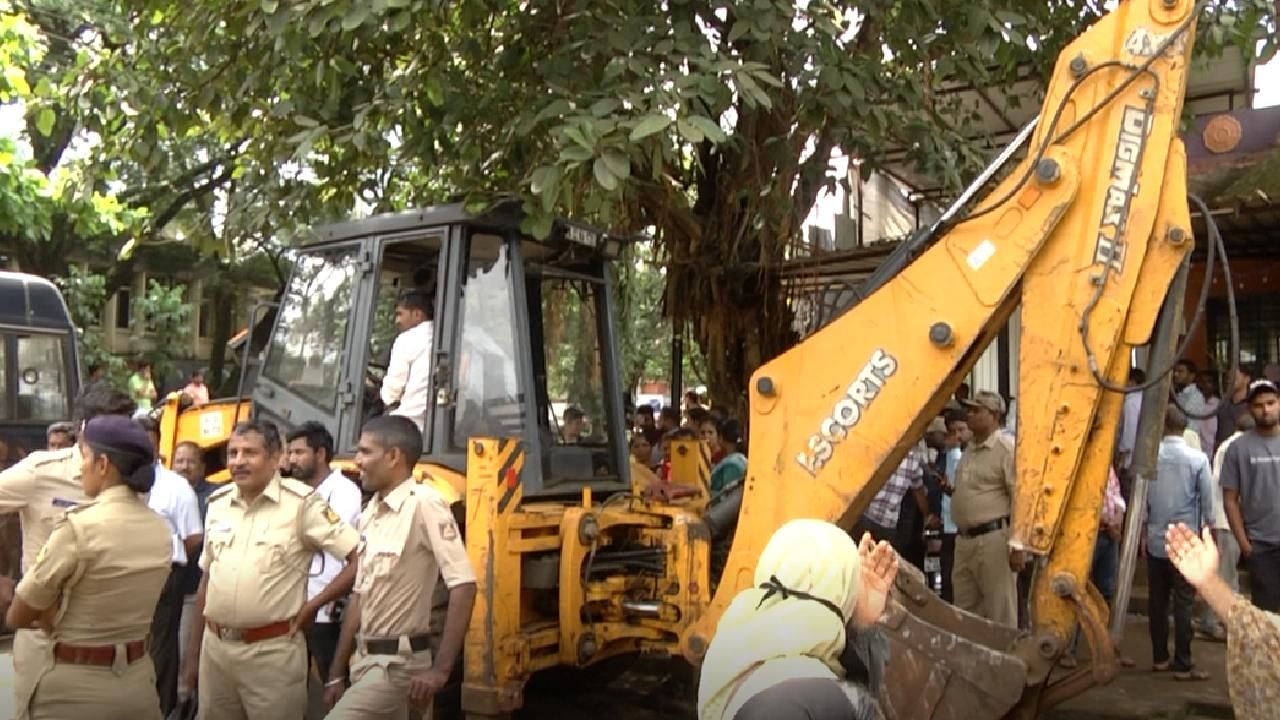 ಬೆಳಗಾವಿ: ತಗಡಿನ ಪತ್ರಾಸ್ ತೆರವಿಗೆ ಹಿಂದೂಪರ ಸಂಘಟನೆಗಳ ವಿರೋಧ; ಭವ್ಯ ಮಂದಿರ ನಿರ್ಮಾಣದ ಭರವಸೆ ನೀಡಿದ ಅಧಿಕಾರಿಗಳು