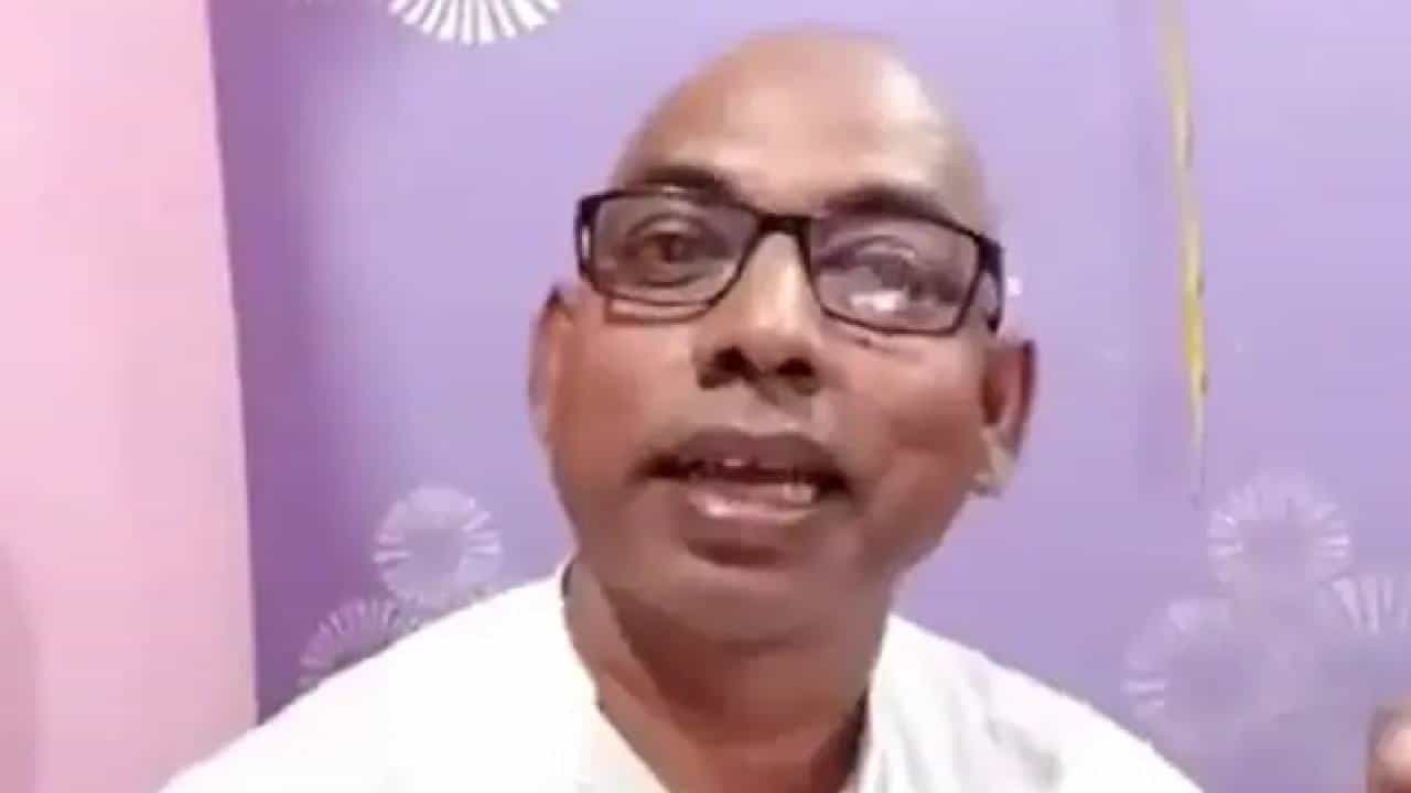 ಮುಸ್ಲಿಮರು ಲಕ್ಷ್ಮಿಯನ್ನು ಪೂಜಿಸದಿದ್ದರೂ ಕೋಟ್ಯಧಿಪತಿಗಳಾಗಿಲ್ಲವೇ?; ಬಿಜೆಪಿ ಶಾಸಕನ ವಿವಾದಾತ್ಮಕ ಹೇಳಿಕೆ ಮುಸ್ಲಿಮರು ಲಕ್ಷ್ಮಿಯನ್ನು ಪೂಜಿಸದಿದ್ದರೂ ಕೋಟ್ಯಧಿಪತಿಗಳಾಗಿಲ್ಲವೇ?; ಬಿಜೆಪಿ ಶಾಸಕನ ವಿವಾದಾತ್ಮಕ ಹೇಳಿಕೆ