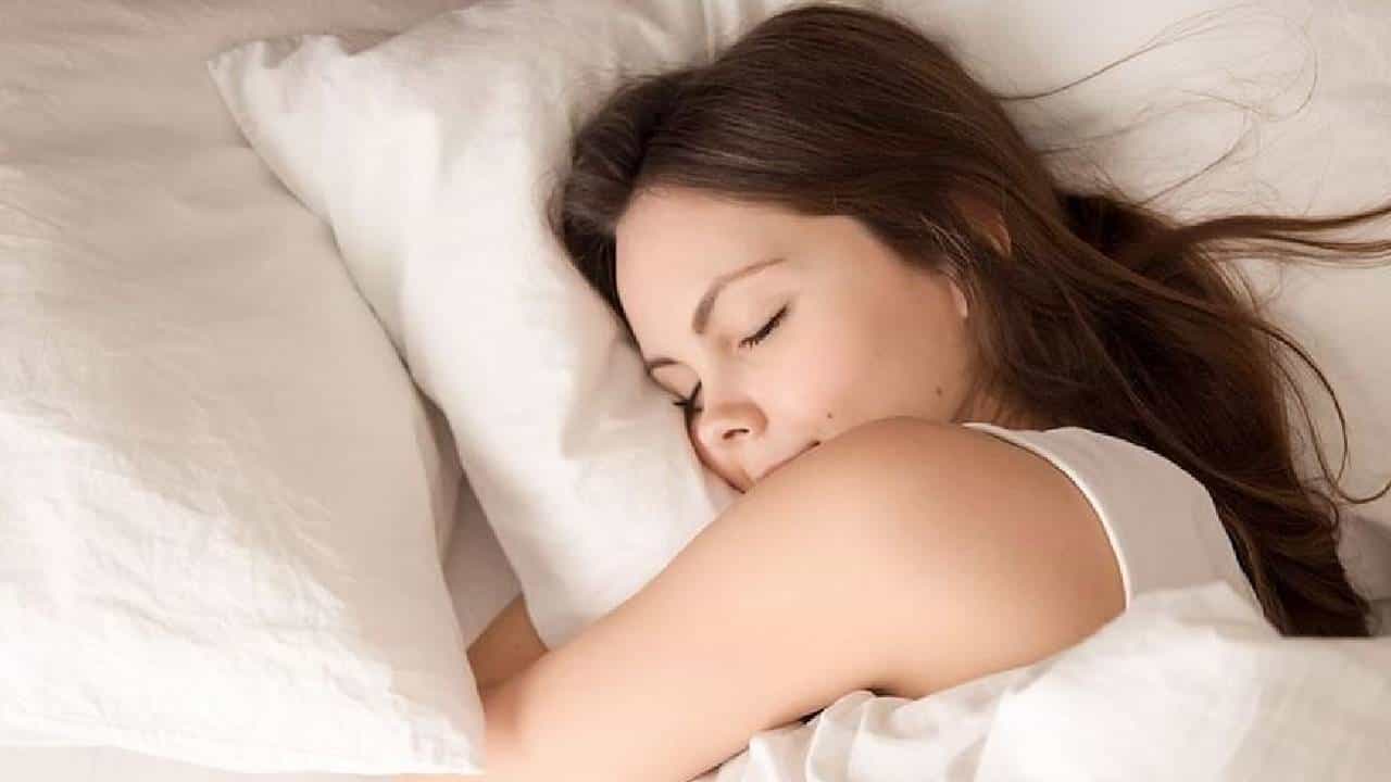 World Sleep Day 2023: ಆರೋಗ್ಯವಂತ ವ್ಯಕ್ತಿ ಎಷ್ಟು ಹೊತ್ತು ನಿದ್ರೆ ಮಾಡಬೇಕು? ತಜ್ಞರು ಹೇಳುವುದೇನು? World Sleep Day 2023: ಆರೋಗ್ಯವಂತ ವ್ಯಕ್ತಿ ಎಷ್ಟು ಹೊತ್ತು ನಿದ್ರೆ ಮಾಡಬೇಕು? ತಜ್ಞರು ಹೇಳುವುದೇನು?