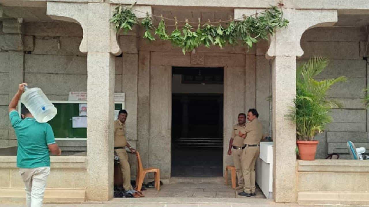 ಪೋಕ್ಸೋ ಪ್ರಕರಣ: ಪೋಷಕರ ಜೊತೆ ತೆರಳಿದ್ದ ಓರ್ವ ಬಾಲಕಿ ವಾಪಸ್ ಪೋಕ್ಸೋ ಪ್ರಕರಣ: ಪೋಷಕರ ಜೊತೆ ತೆರಳಿದ್ದ ಓರ್ವ ಬಾಲಕಿ ವಾಪಸ್