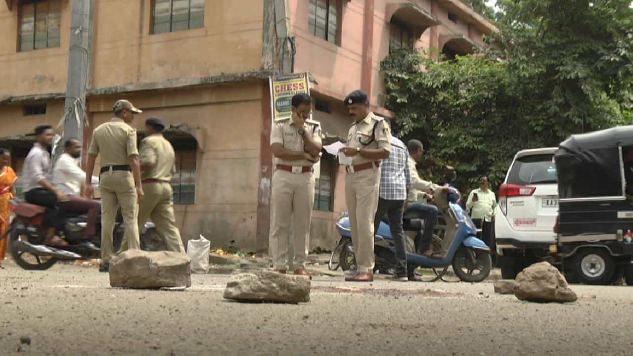 Ballari: ಅಕ್ಕಿ ವ್ಯಾಪಾರಿಯ ಕೊಲೆ ಪ್ರಕರಣ; ಹತ್ತು ಆರೋಪಿಗಳ ಬಂಧನ Ballari: ಅಕ್ಕಿ ವ್ಯಾಪಾರಿಯ ಕೊಲೆ ಪ್ರಕರಣ; ಹತ್ತು ಆರೋಪಿಗಳ ಬಂಧನ