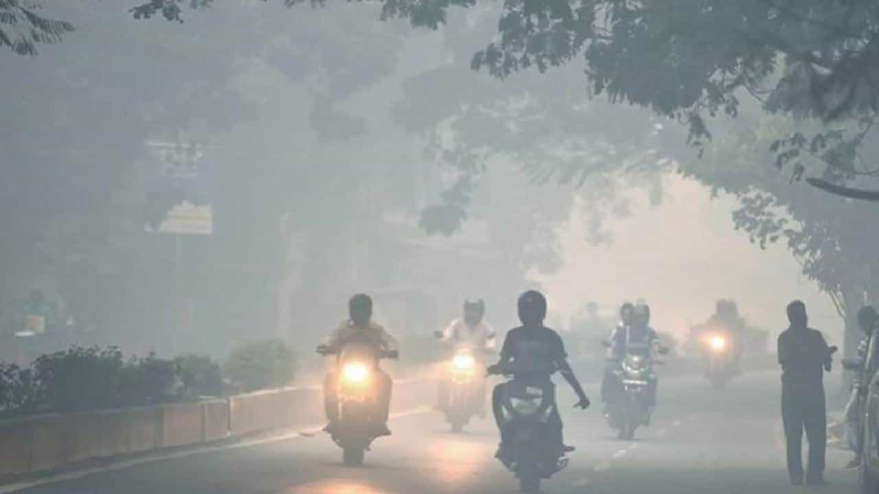 Bangalore weather: ದಶಕದ ಬಳಿಕ ಬೆಂಗಳೂರಿನಲ್ಲಿ ಭಾರೀ ಚಳಿಯ ಅನುಭವ Bangalore weather: ದಶಕದ ಬಳಿಕ ಬೆಂಗಳೂರಿನಲ್ಲಿ ಭಾರೀ ಚಳಿಯ ಅನುಭವ