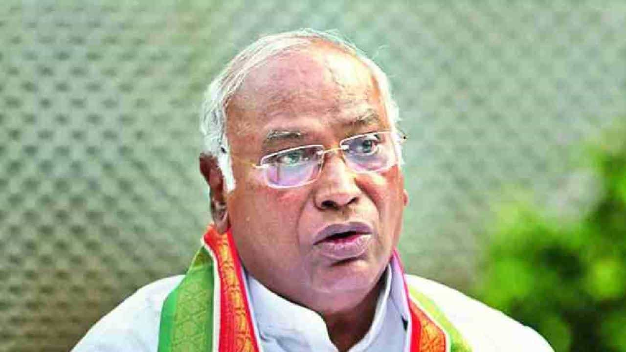 Mallikarjun Kharge: ಕಾಂಗ್ರೆಸ್ ನೂತನ ಅಧ್ಯಕ್ಷರಾಗಿ ಇಂದು ಮಲ್ಲಿಕಾರ್ಜುನ ಖರ್ಗೆ ಅಧಿಕಾರ ಸ್ವೀಕಾರ Mallikarjun Kharge: ಕಾಂಗ್ರೆಸ್ ನೂತನ ಅಧ್ಯಕ್ಷರಾಗಿ ಇಂದು ಮಲ್ಲಿಕಾರ್ಜುನ ಖರ್ಗೆ ಅಧಿಕಾರ ಸ್ವೀಕಾರ