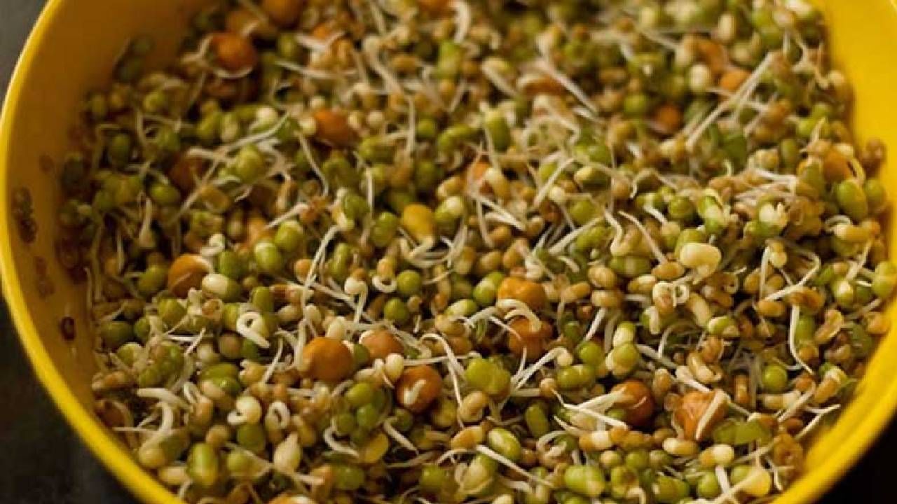 Sprouts: ಹೆಸರುಕಾಳನ್ನು ಮೊಳಕೆಬರಿಸಿ ಬೇಯಿಸಿ ತಿನ್ನುವುದರಿಂದ ಆರೋಗ್ಯಕ್ಕೆ ಏನೇನು ಲಾಭ ತಿಳಿಯಿರಿ Sprouts: ಹೆಸರುಕಾಳನ್ನು ಮೊಳಕೆಬರಿಸಿ ಬೇಯಿಸಿ ತಿನ್ನುವುದರಿಂದ ಆರೋಗ್ಯಕ್ಕೆ ಏನೇನು ಲಾಭ ತಿಳಿಯಿರಿ