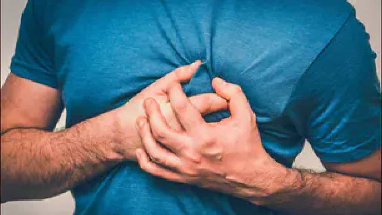 Heart Attack: ಹೃದಯಾಘಾತ ಬರುವ ಮುನ್ನ ದೇಹವು ನೀಡುವ ಈ ಸಂಕೇತಗಳ ಬಗ್ಗೆ ಎಚ್ಚರವಿರಲಿ, ನಿರ್ಲಕ್ಷ್ಯ ಬೇಡ Heart Attack: ಹೃದಯಾಘಾತ ಬರುವ ಮುನ್ನ ದೇಹವು ನೀಡುವ ಈ ಸಂಕೇತಗಳ ಬಗ್ಗೆ ಎಚ್ಚರವಿರಲಿ, ನಿರ್ಲಕ್ಷ್ಯ ಬೇಡ