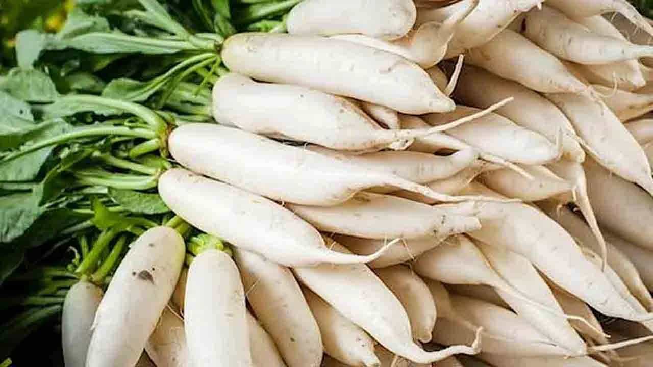 Radish Benefits: ಚಳಿಗಾಲದಲ್ಲಿ ಮೂಲಂಗಿಯನ್ನು ಸೇವಿಸುವುದರಿಂದ ಈ 4 ಆರೋಗ್ಯ ಸಮಸ್ಯೆಗಳು ನಿವಾರಣೆಯಾಗುವುದು Radish Benefits: ಚಳಿಗಾಲದಲ್ಲಿ ಮೂಲಂಗಿಯನ್ನು ಸೇವಿಸುವುದರಿಂದ ಈ 4 ಆರೋಗ್ಯ ಸಮಸ್ಯೆಗಳು ನಿವಾರಣೆಯಾಗುವುದು